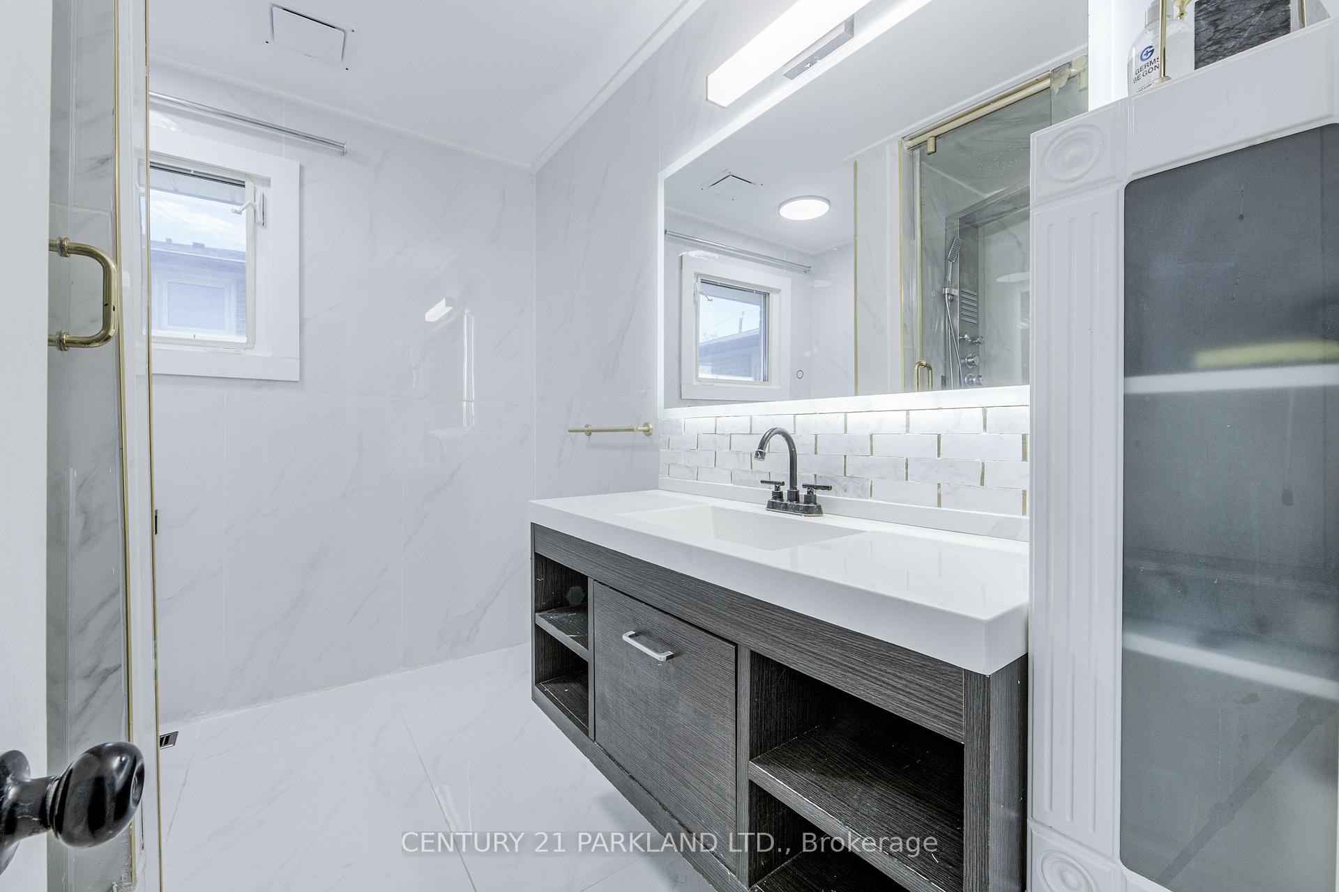 Photo 17 of 22 Gatesview Avenue, Scarborough, Scarborough Village — HOMEH