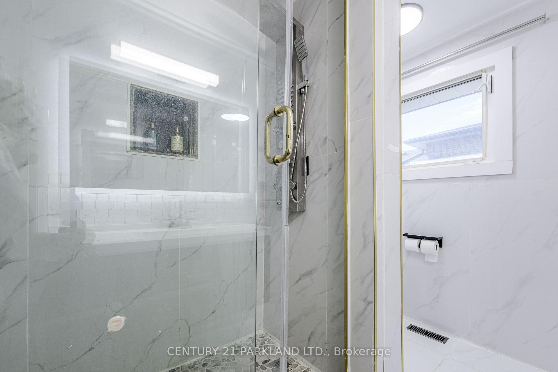 Photo 18 of 22 Gatesview Avenue, Scarborough, Scarborough Village — HOMEH