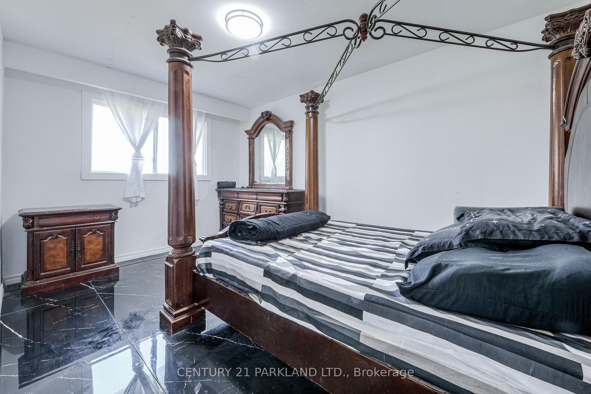 Photo 19 of 22 Gatesview Avenue, Scarborough, Scarborough Village — HOMEH