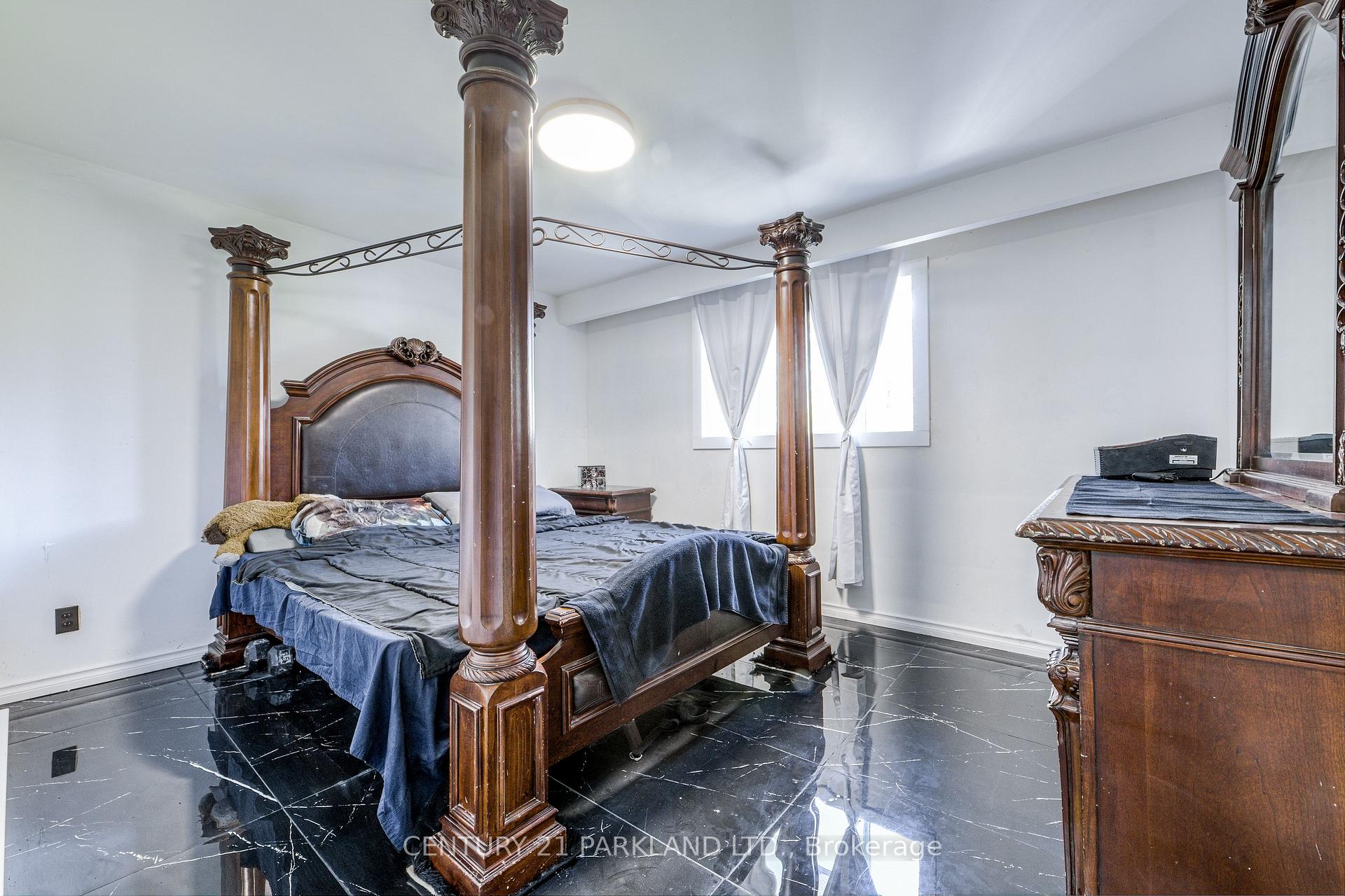 Photo 20 of 22 Gatesview Avenue, Scarborough, Scarborough Village — HOMEH