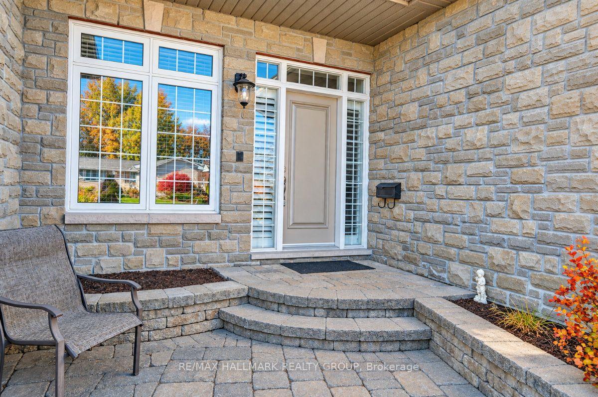 Photo 2 of 1496 Maxime Street, Ottawa, Pineview — HOMEH