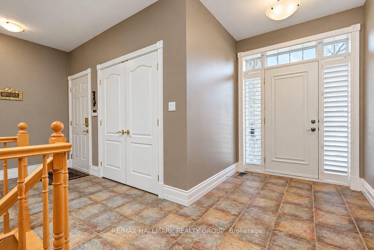 Photo 3 of 1496 Maxime Street, Ottawa, Pineview — HOMEH