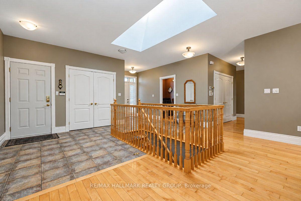Photo 4 of 1496 Maxime Street, Ottawa, Pineview — HOMEH