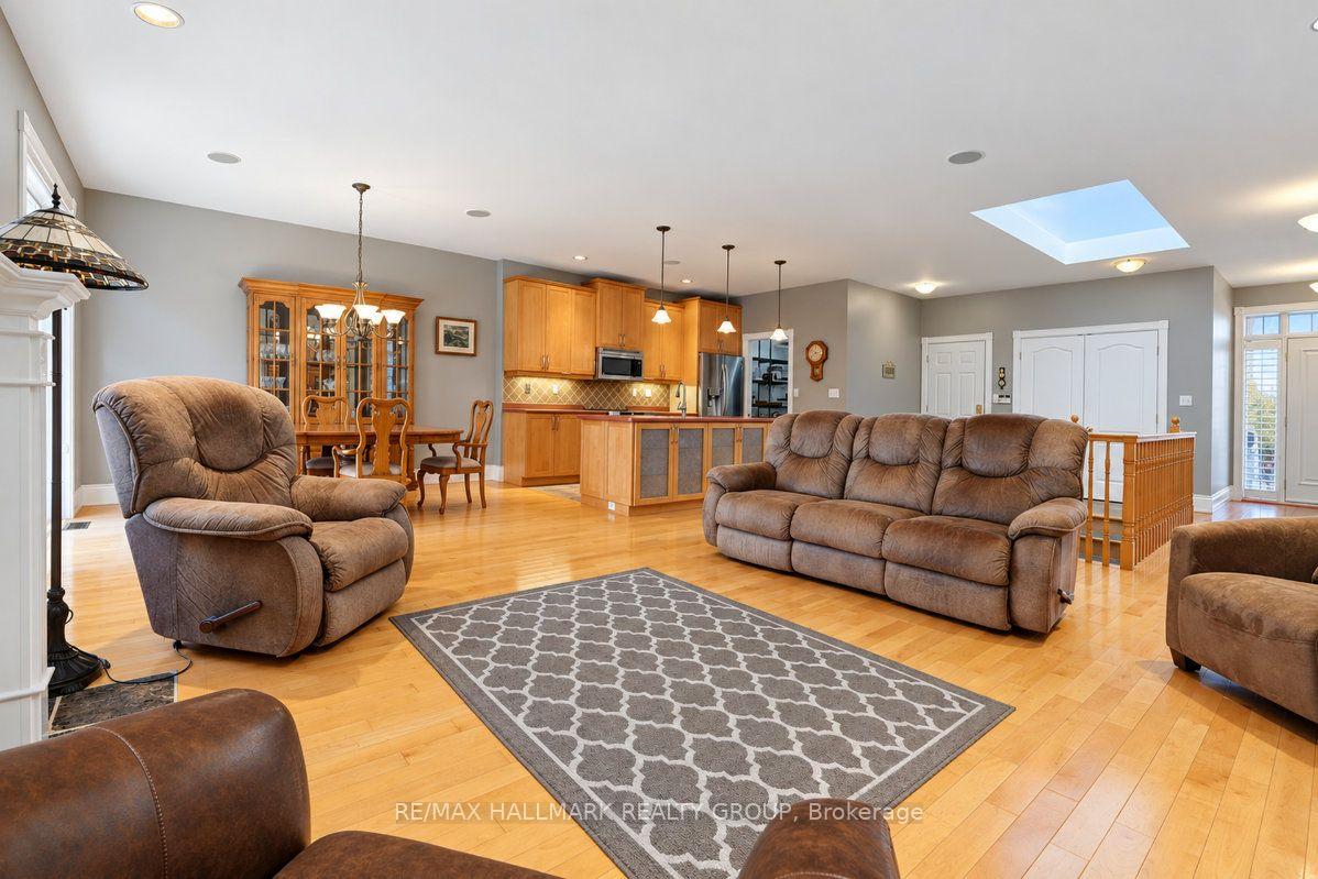 Photo 9 of 1496 Maxime Street, Ottawa, Pineview — HOMEH