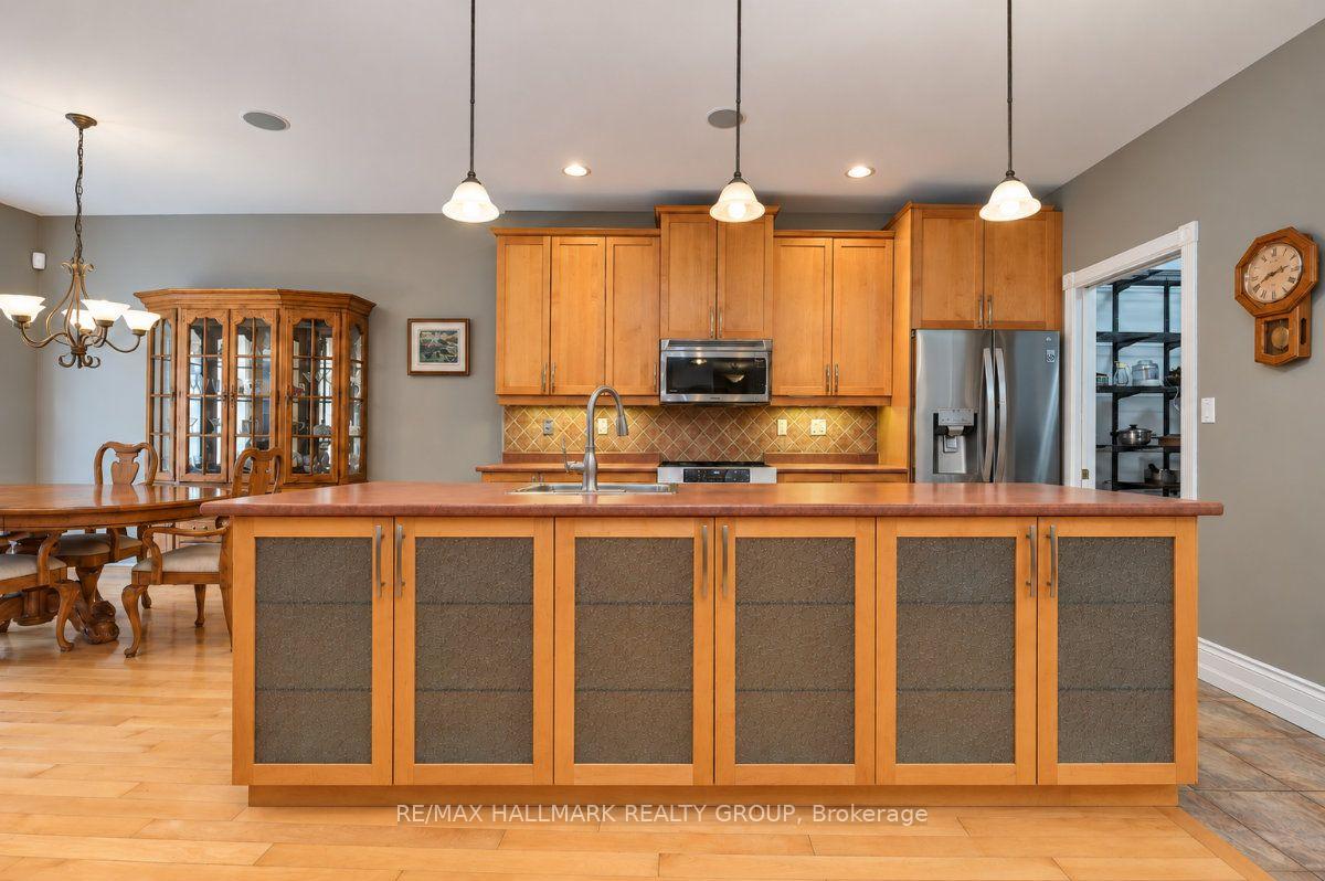 Photo 12 of 1496 Maxime Street, Ottawa, Pineview — HOMEH