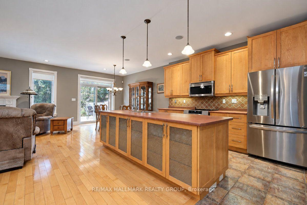 Photo 13 of 1496 Maxime Street, Ottawa, Pineview — HOMEH