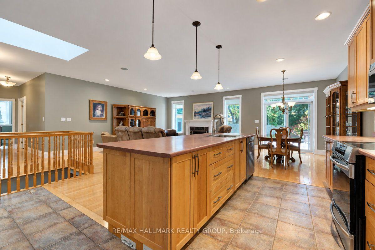 Photo 19 of 1496 Maxime Street, Ottawa, Pineview — HOMEH
