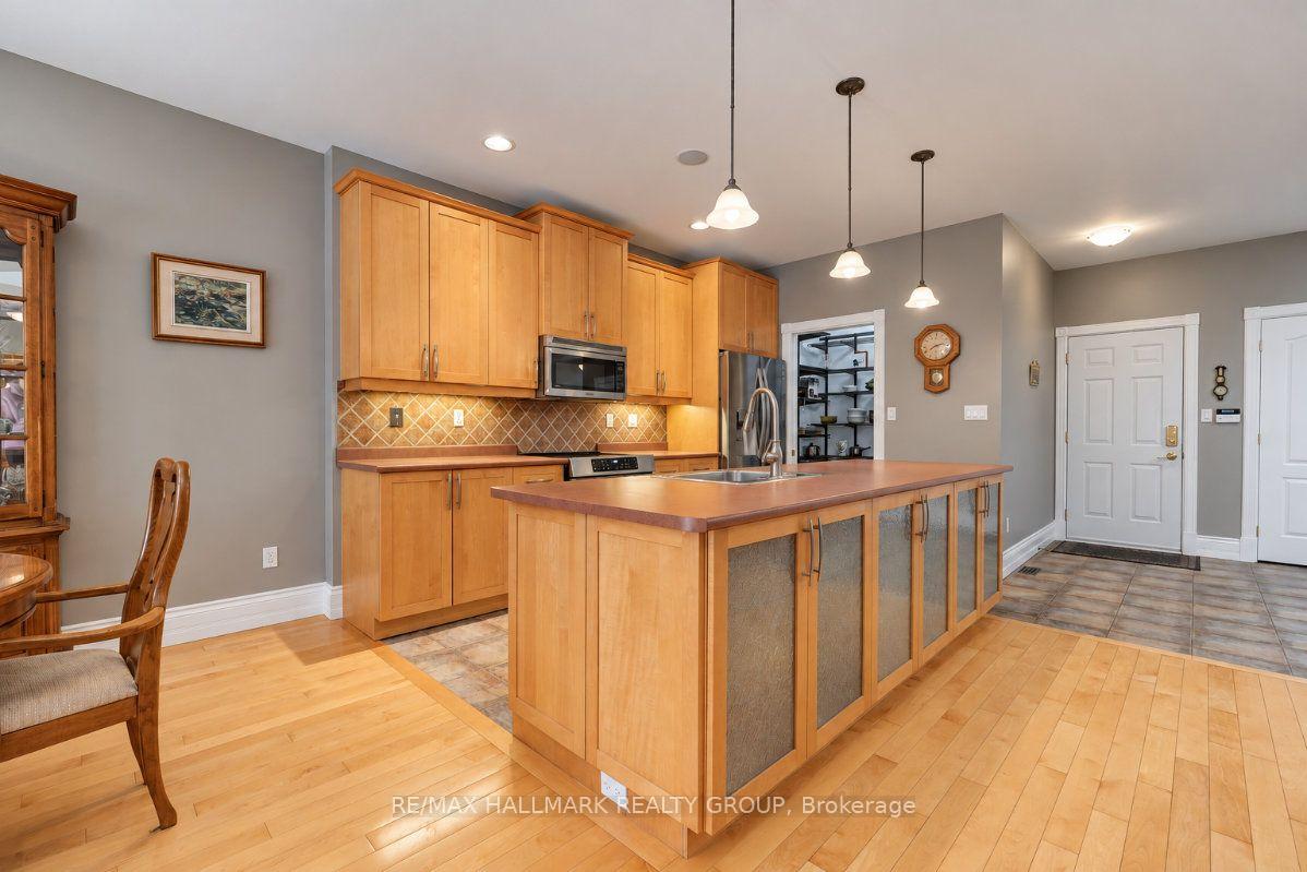 Photo 20 of 1496 Maxime Street, Ottawa, Pineview — HOMEH