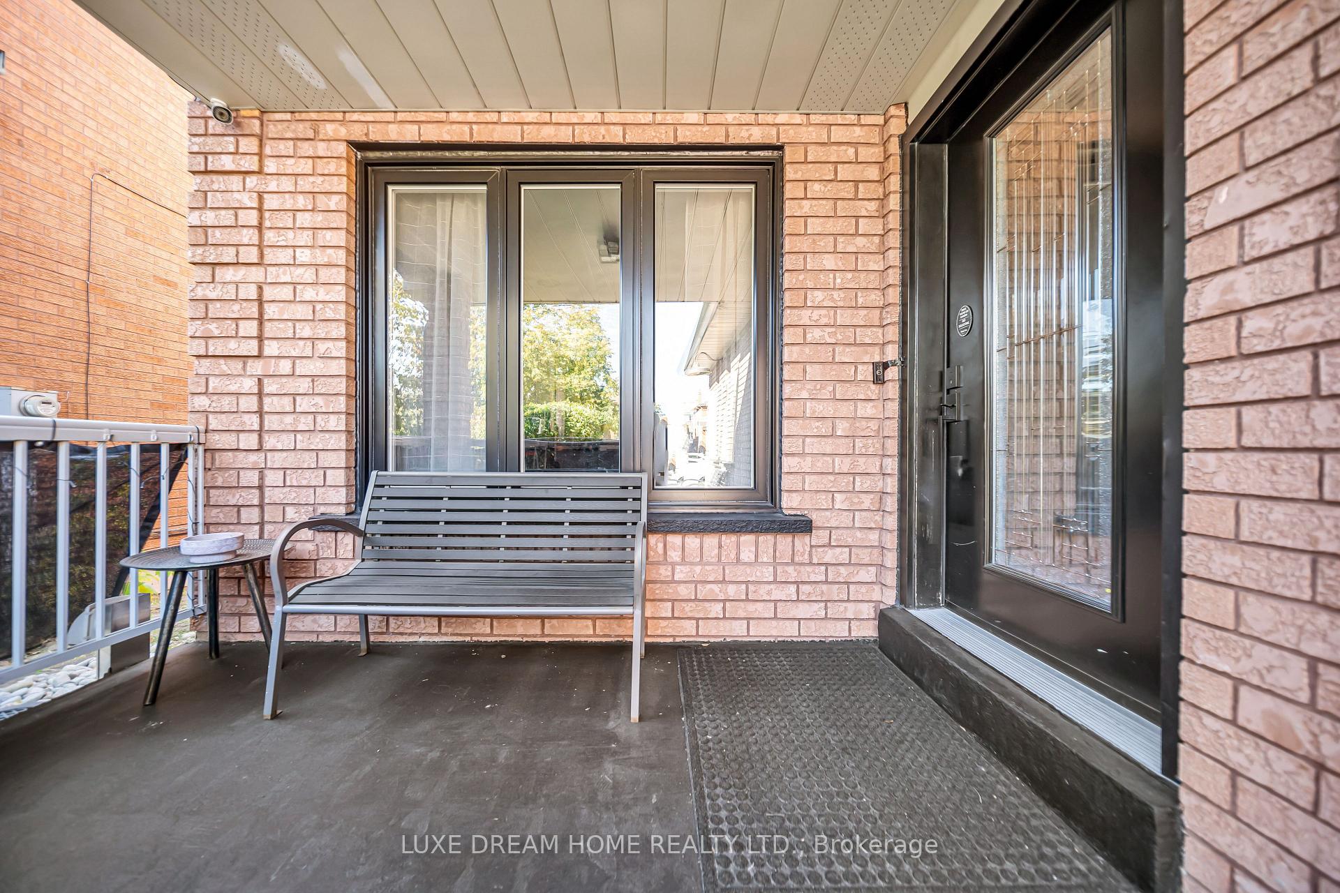 Photo 4 of 78 Governor Crescent, Vaughan, East Woodbridge — HOMEH