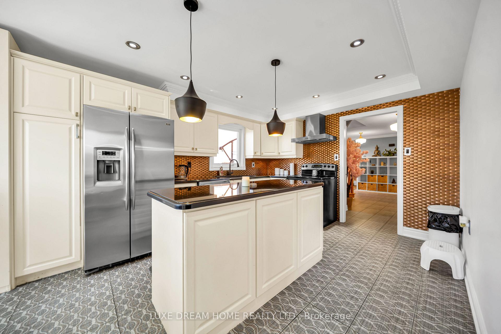 Photo 16 of 78 Governor Crescent, Vaughan, East Woodbridge — HOMEH
