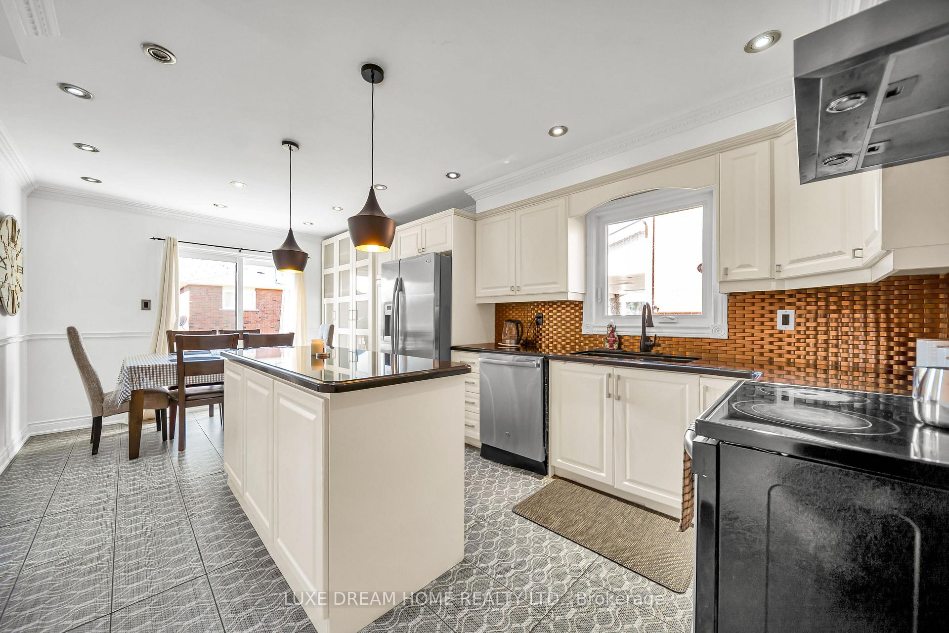 Photo 17 of 78 Governor Crescent, Vaughan, East Woodbridge — HOMEH