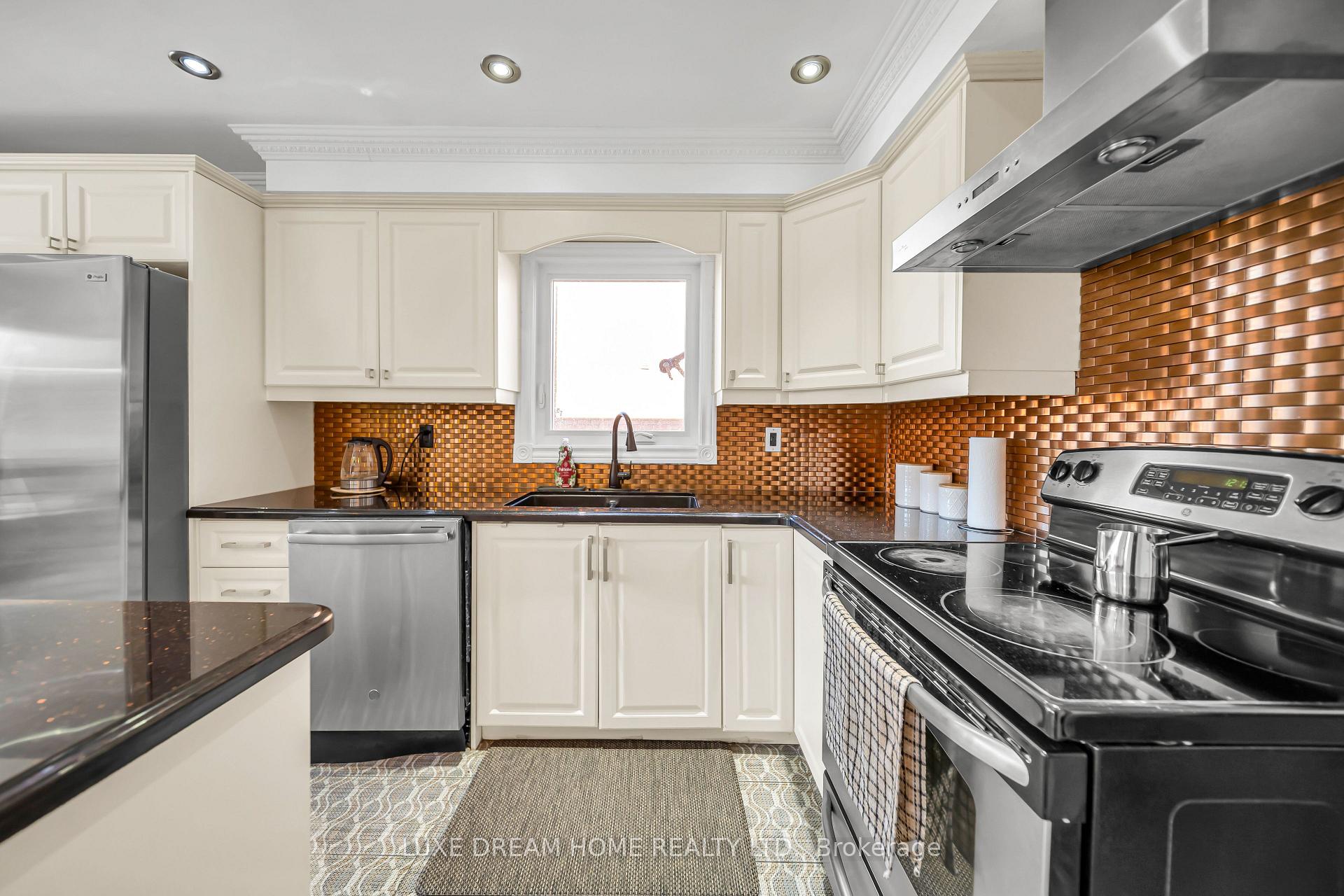 Photo 18 of 78 Governor Crescent, Vaughan, East Woodbridge — HOMEH