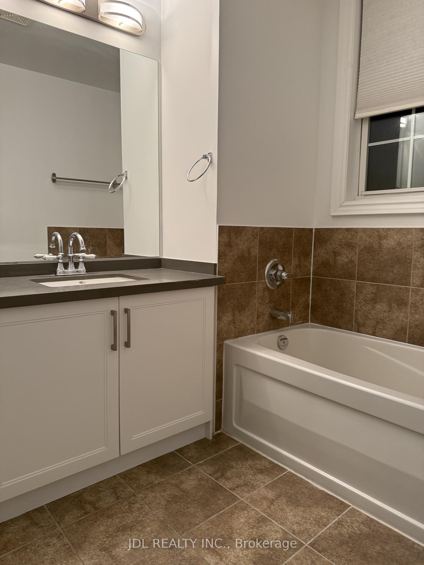 Photo 13 of 2 Fairhead Mews, Toronto, East End-Danforth — HOMEH