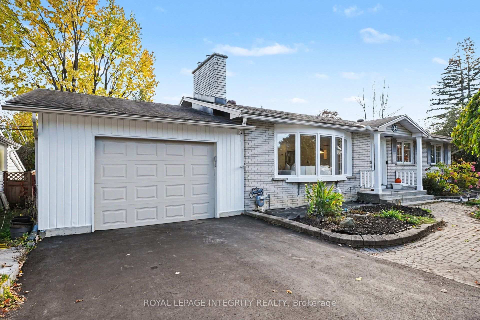 Photo 4 of 44 Millford Avenue, Ottawa, Manordale — HOMEH