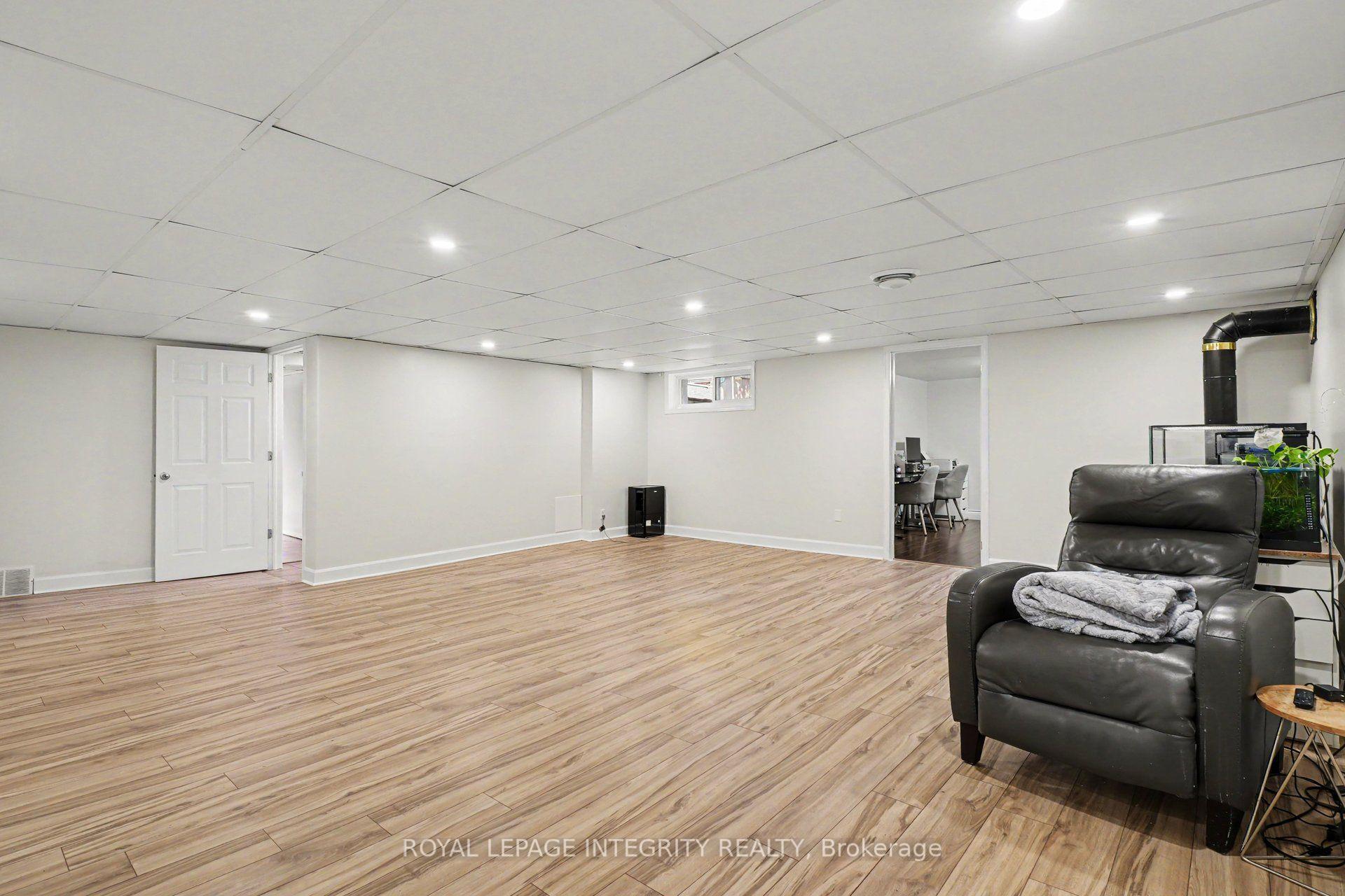 Photo 50 of 44 Millford Avenue, Ottawa, Manordale — HOMEH