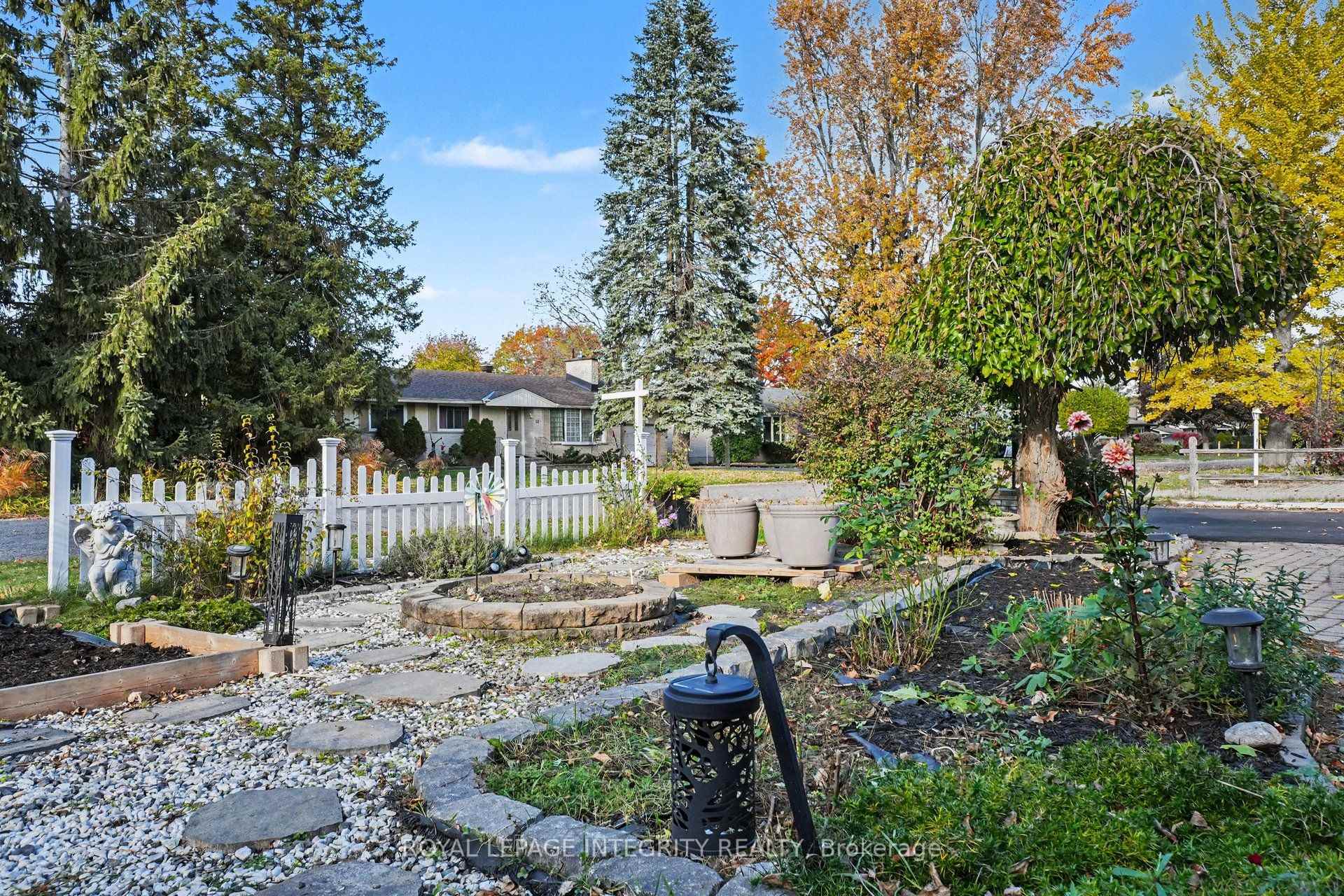 Photo 62 of 44 Millford Avenue, Ottawa, Manordale — HOMEH