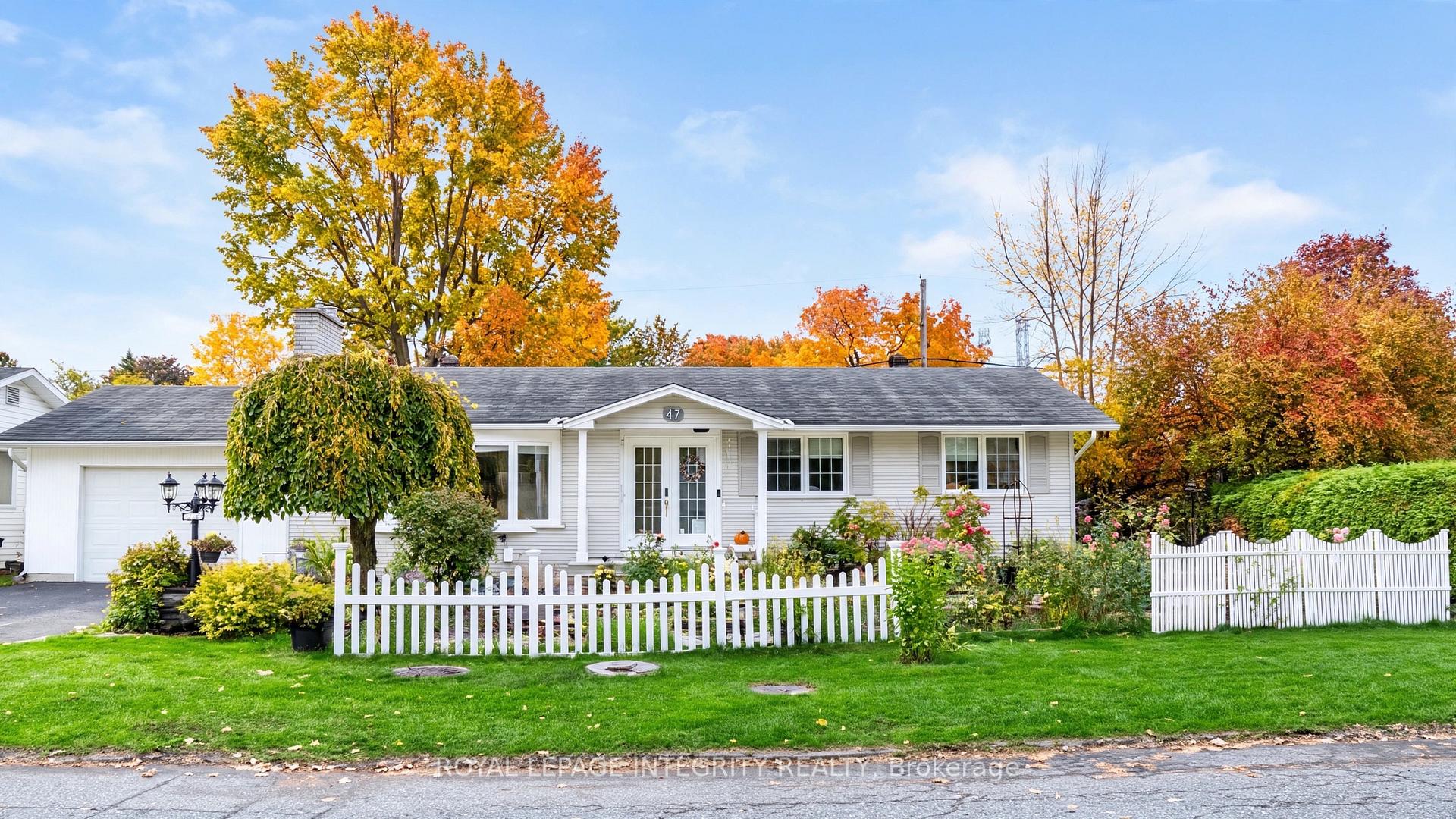 Photo 2 of 44 Millford Avenue, Ottawa, Manordale — HOMEH