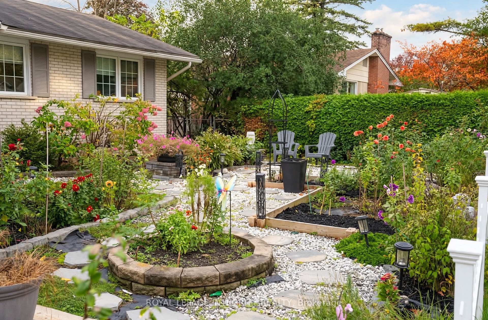Photo 8 of 44 Millford Avenue, Ottawa, Manordale — HOMEH