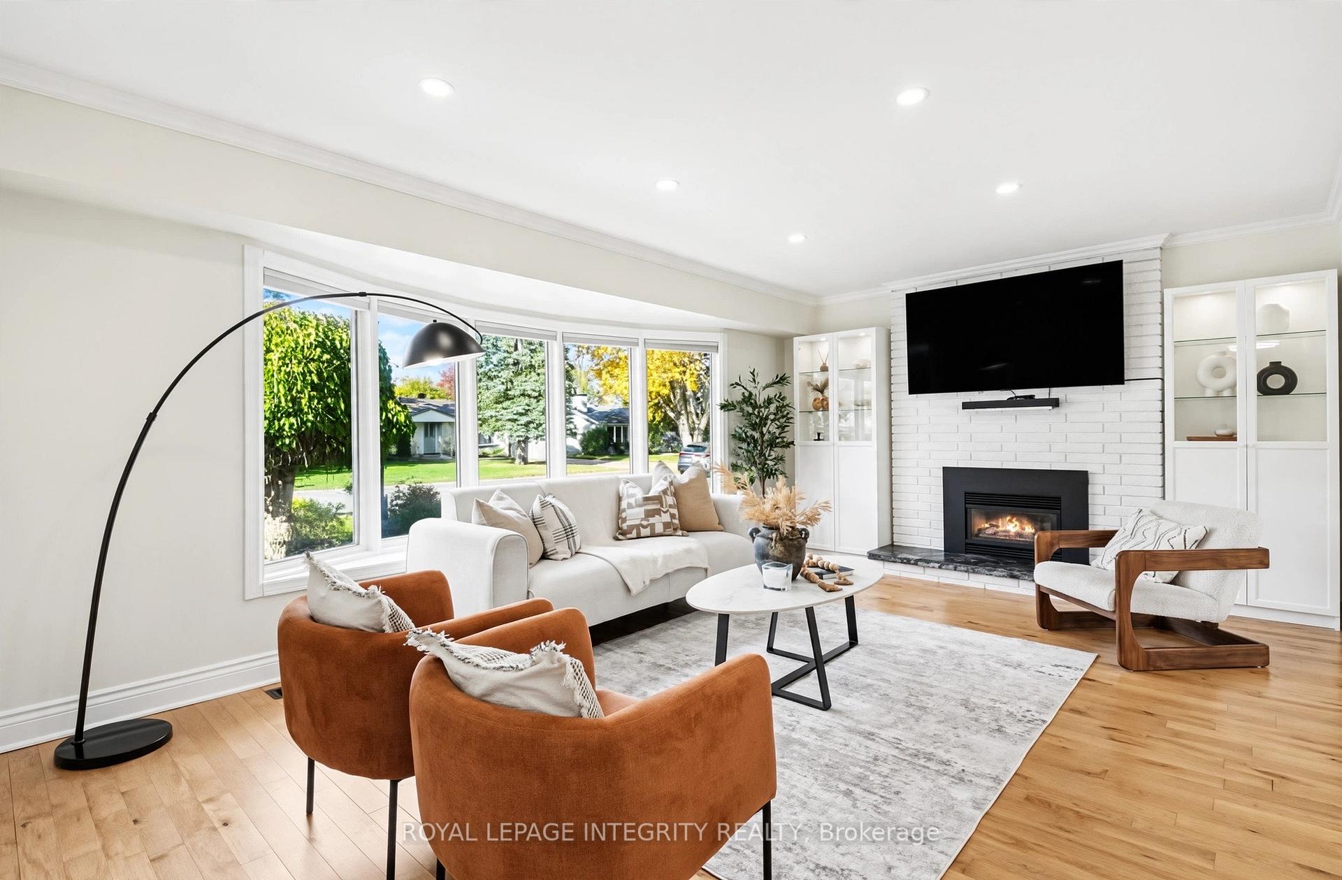 Photo 15 of 44 Millford Avenue, Ottawa, Manordale — HOMEH