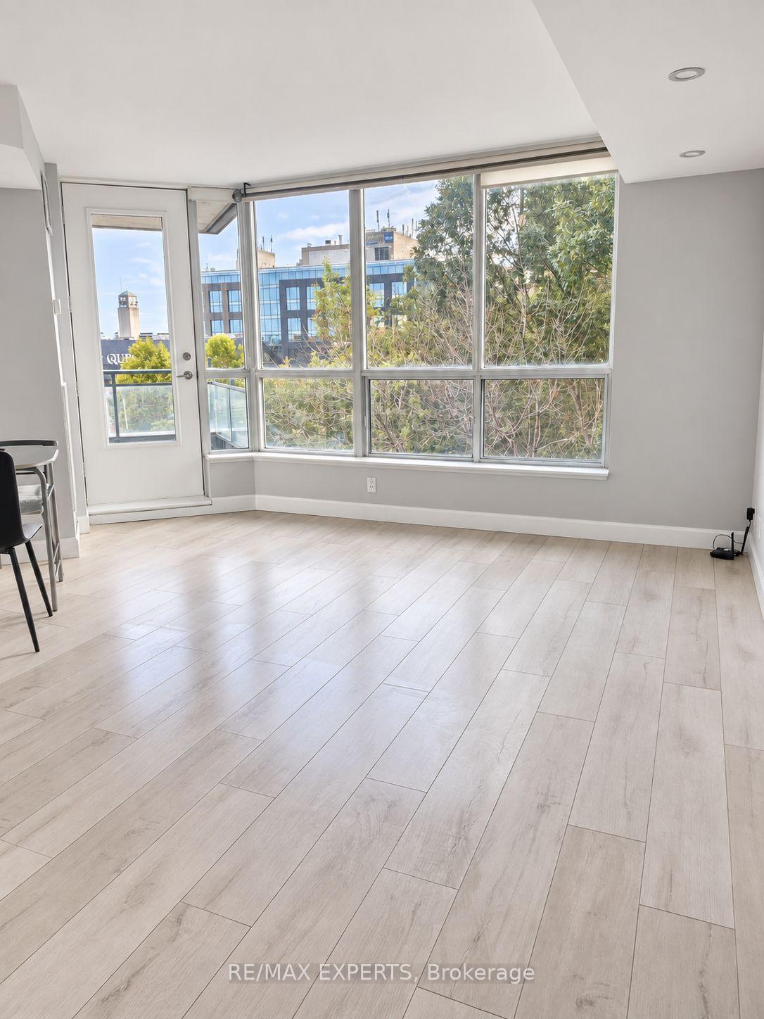 Photo 4 of Unit 327, 230 Queens Quay W, Toronto, Waterfront Communities — HOMEH