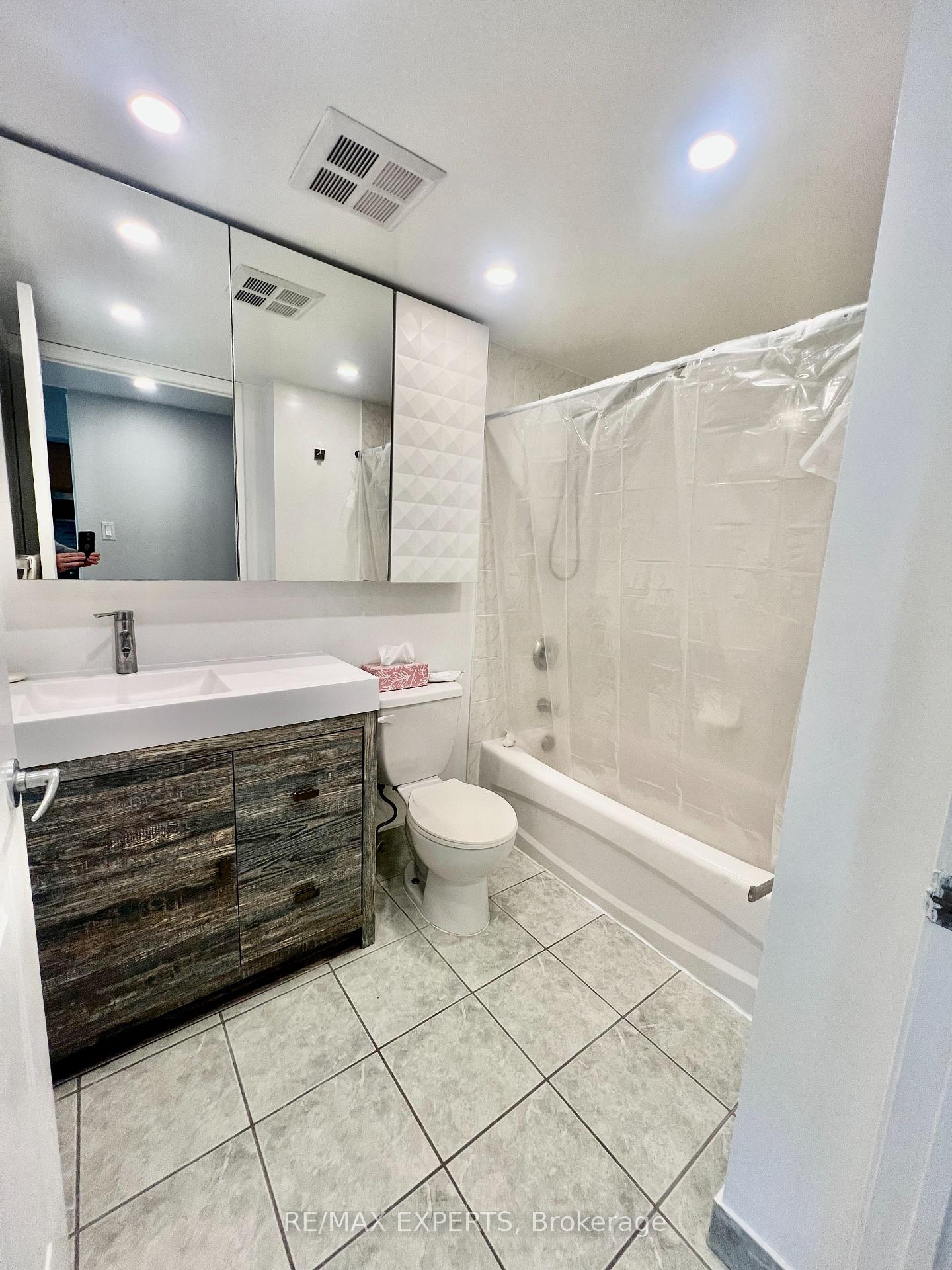 Photo 9 of Unit 327, 230 Queens Quay W, Toronto, Waterfront Communities — HOMEH