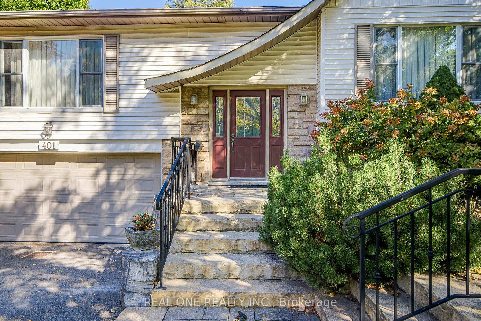Photo 2 of 401 Swinburne Road, Burlington, Roseland — HOMEH