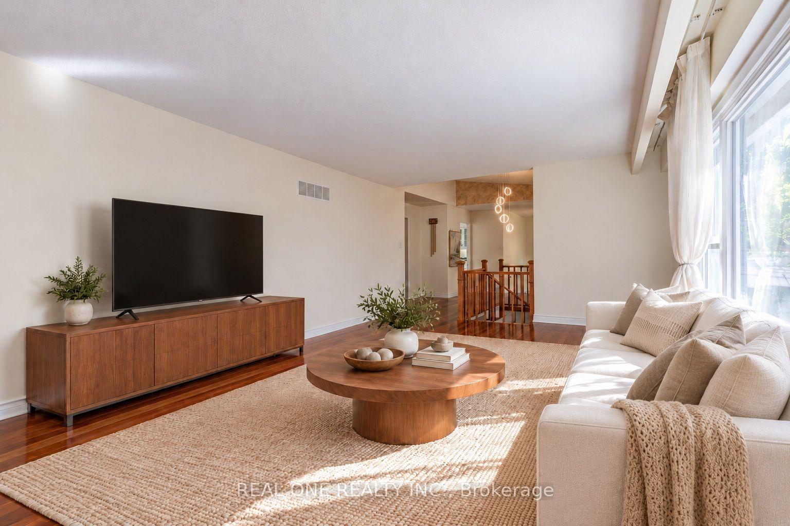 Photo 4 of 401 Swinburne Road, Burlington, Roseland — HOMEH