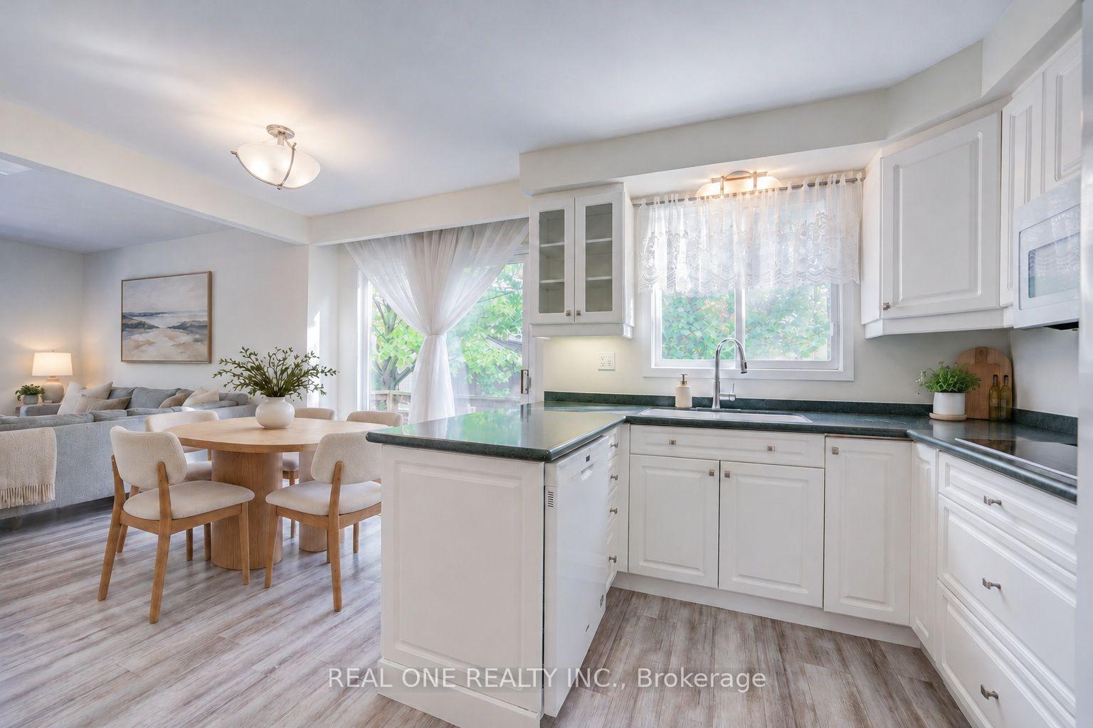 Photo 10 of 401 Swinburne Road, Burlington, Roseland — HOMEH