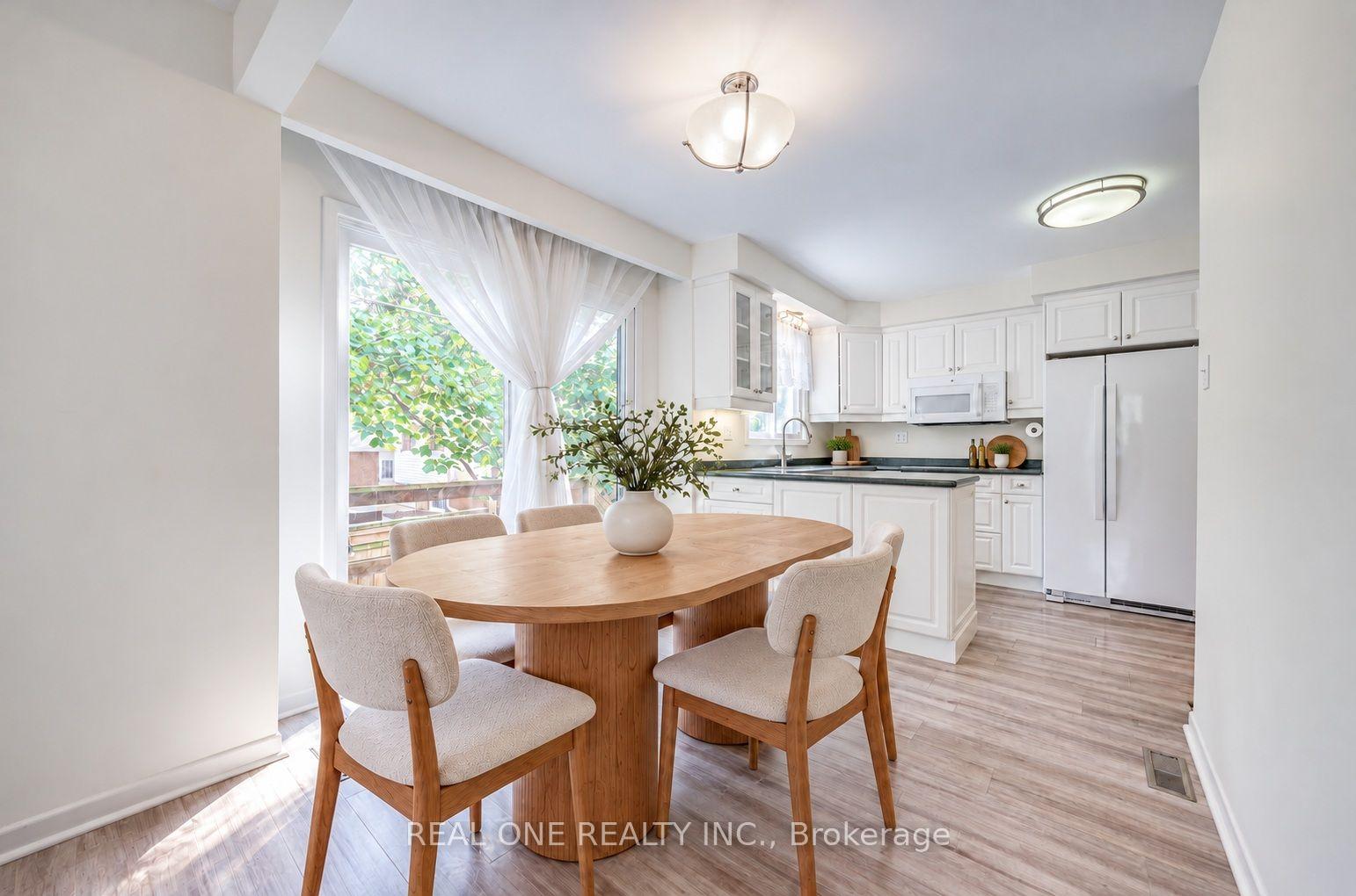 Photo 14 of 401 Swinburne Road, Burlington, Roseland — HOMEH