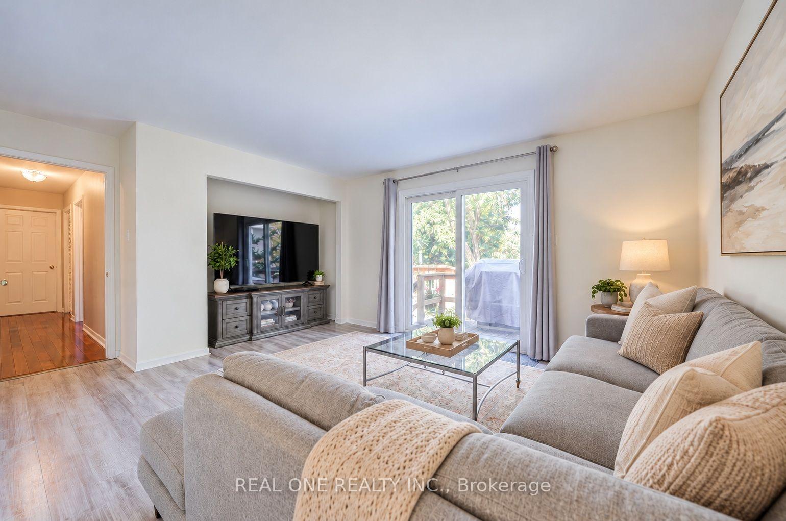 Photo 17 of 401 Swinburne Road, Burlington, Roseland — HOMEH