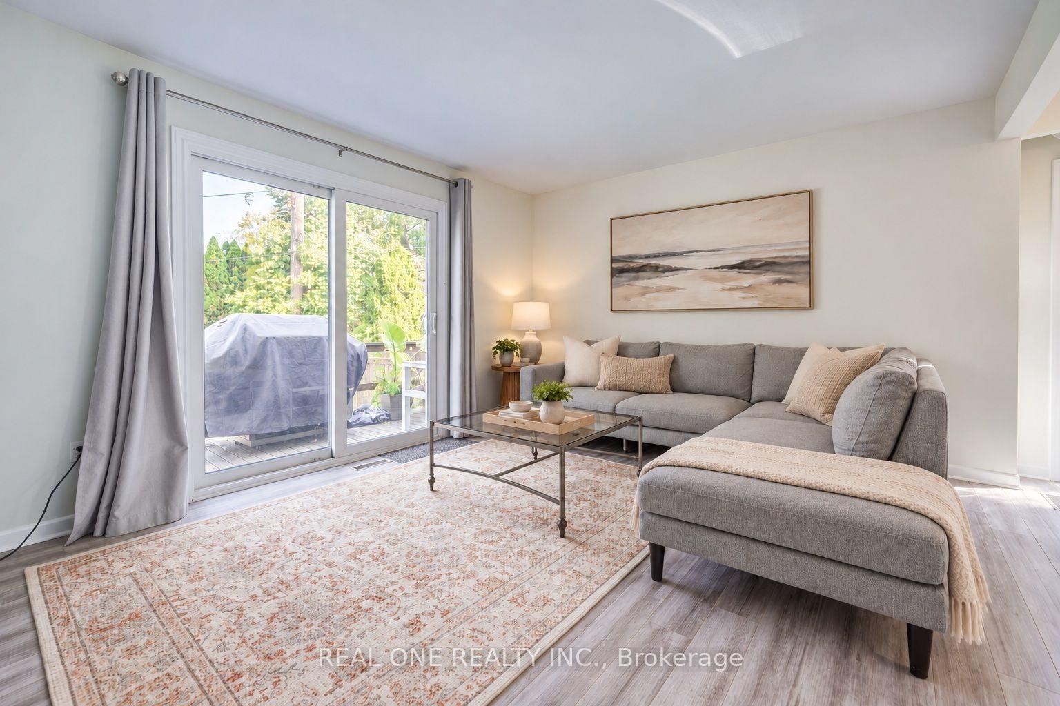 Photo 19 of 401 Swinburne Road, Burlington, Roseland — HOMEH