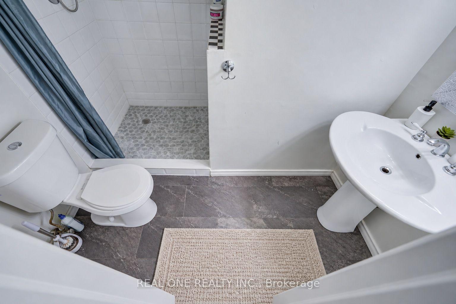 Photo 37 of 401 Swinburne Road, Burlington, Roseland — HOMEH