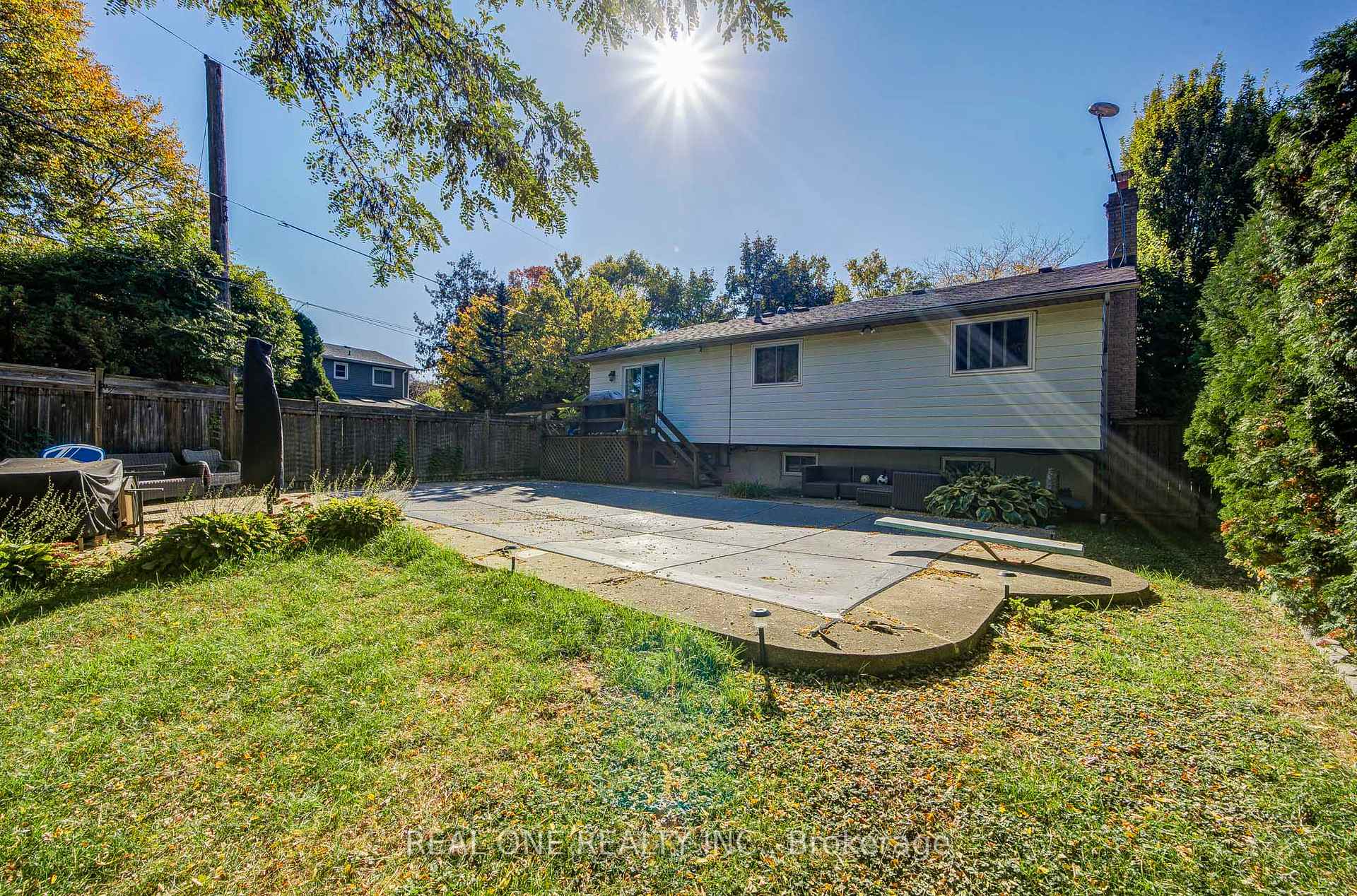 Photo 42 of 401 Swinburne Road, Burlington, Roseland — HOMEH