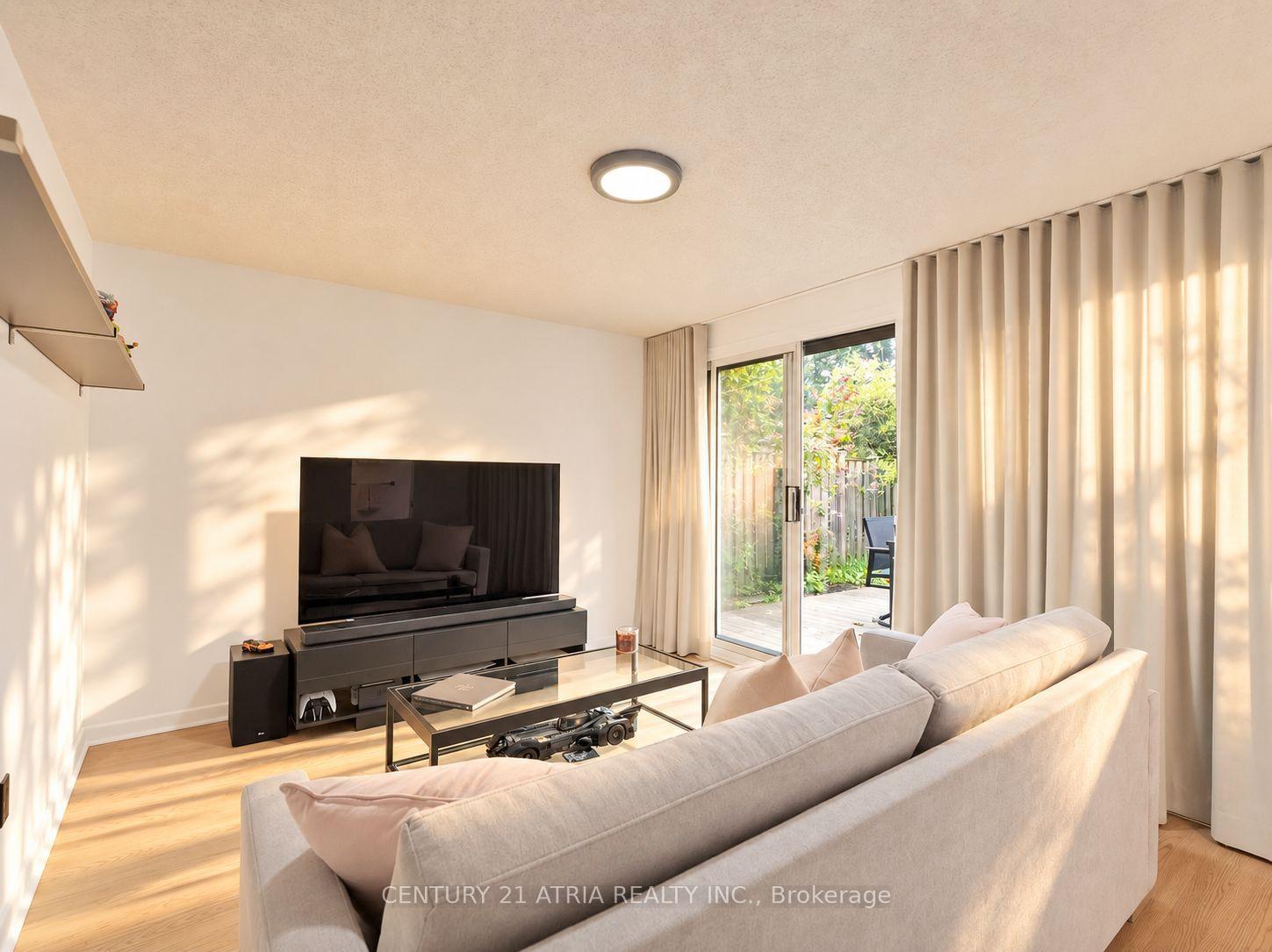 Photo 14 of 18 Castledene Crescent, Scarborough, Tam O'Shanter-Sullivan — HOMEH