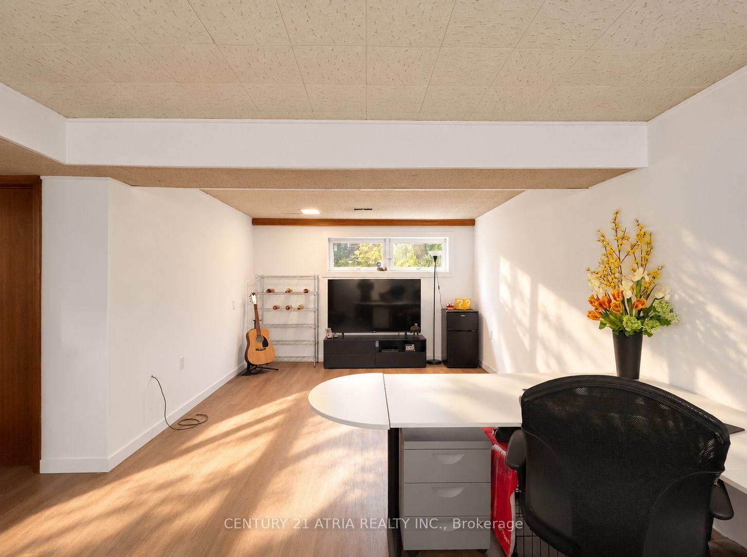 Photo 26 of 18 Castledene Crescent, Scarborough, Tam O'Shanter-Sullivan — HOMEH