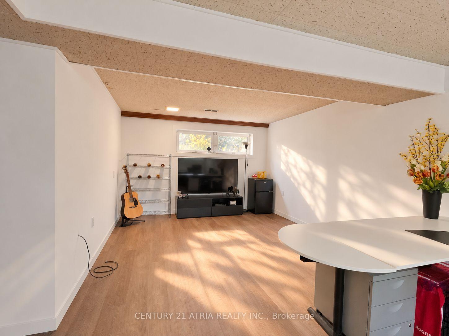 Photo 36 of 18 Castledene Crescent, Scarborough, Tam O'Shanter-Sullivan — HOMEH