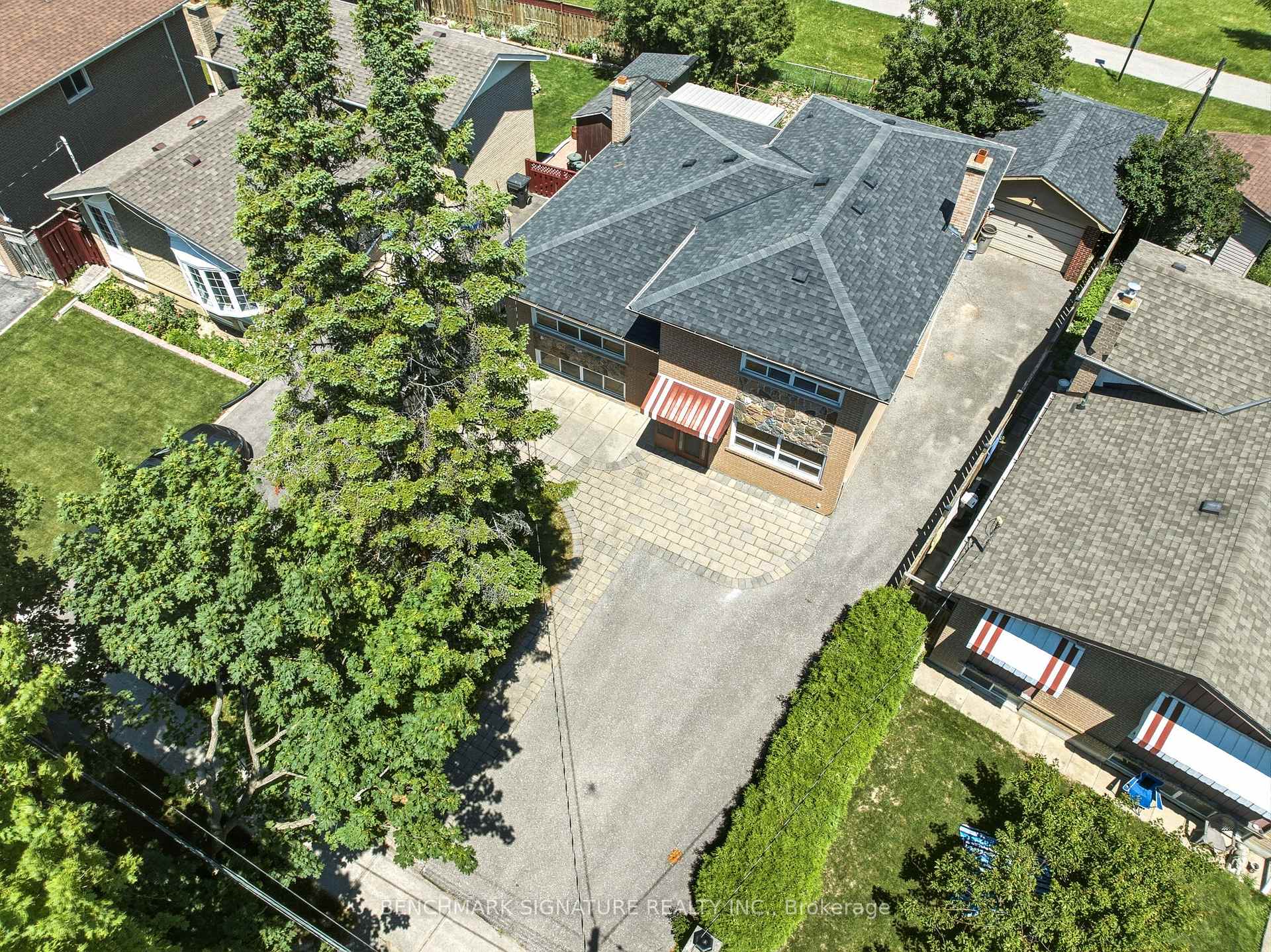 Photo 2 of 51 Baybrook Crescent, Scarborough, Woburn — HOMEH