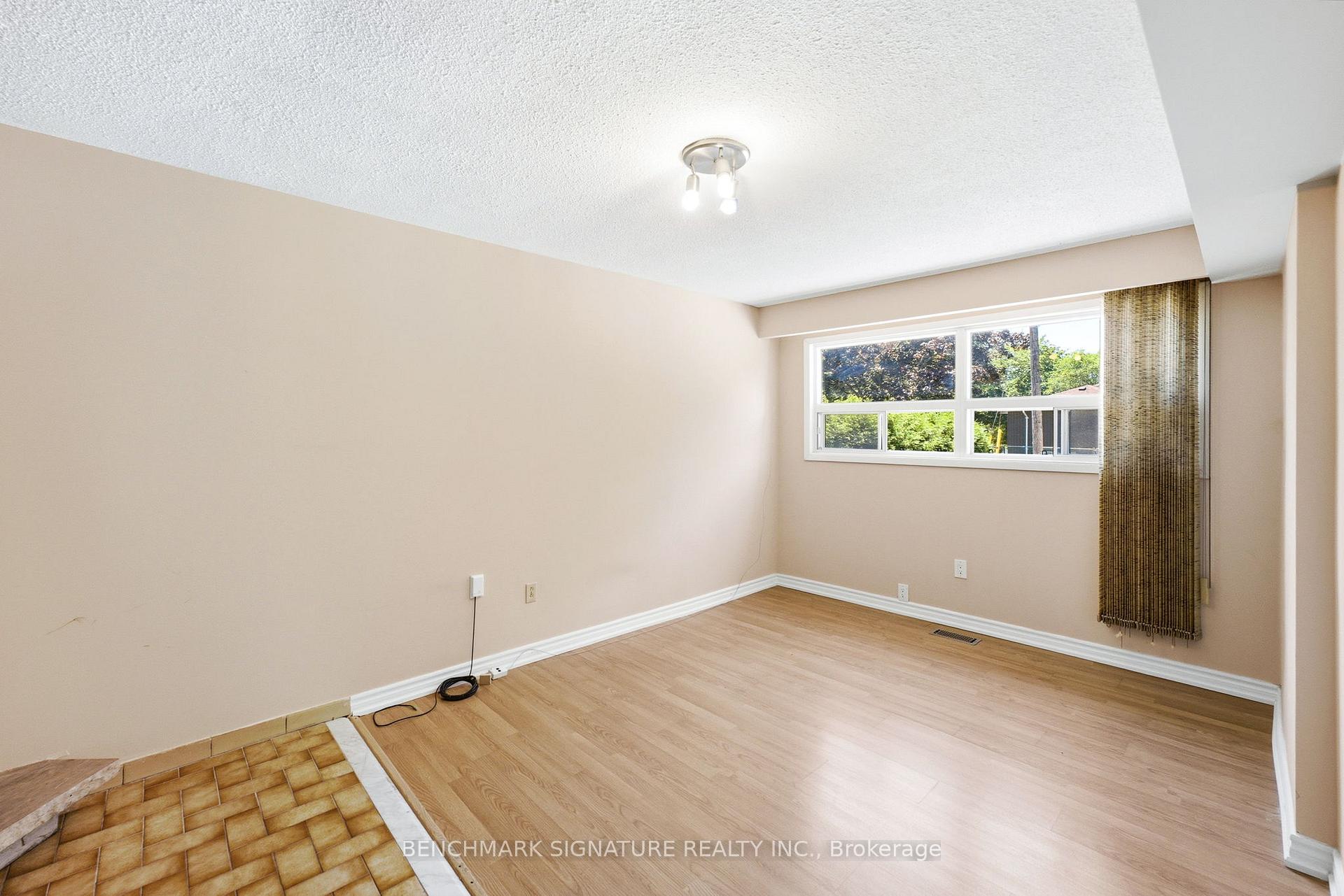 Photo 6 of 51 Baybrook Crescent, Scarborough, Woburn — HOMEH