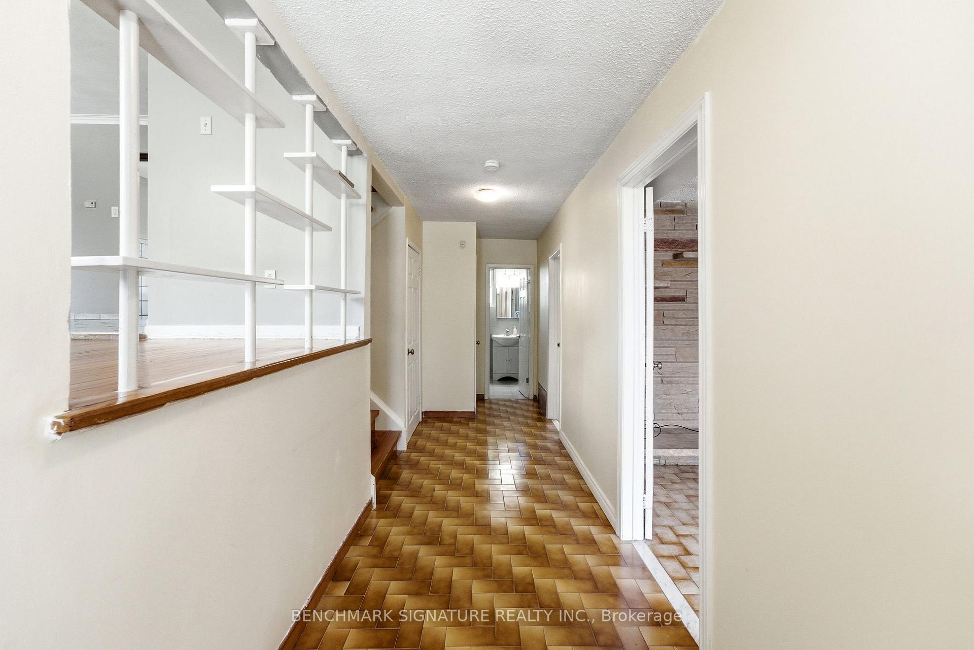 Photo 5 of 51 Baybrook Crescent, Scarborough, Woburn — HOMEH