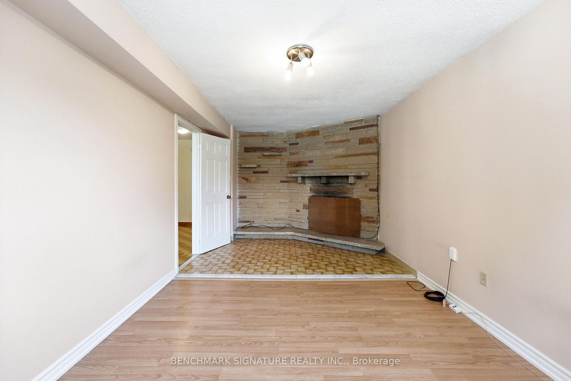 Photo 8 of 51 Baybrook Crescent, Scarborough, Woburn — HOMEH