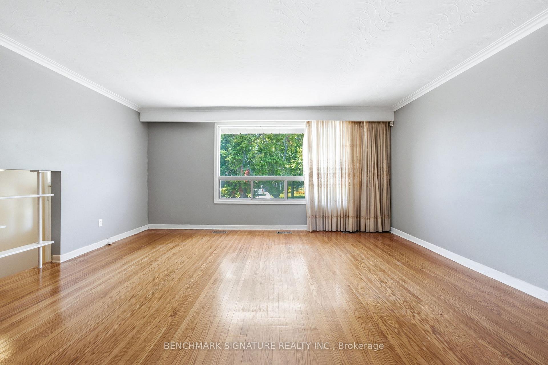 Photo 13 of 51 Baybrook Crescent, Scarborough, Woburn — HOMEH