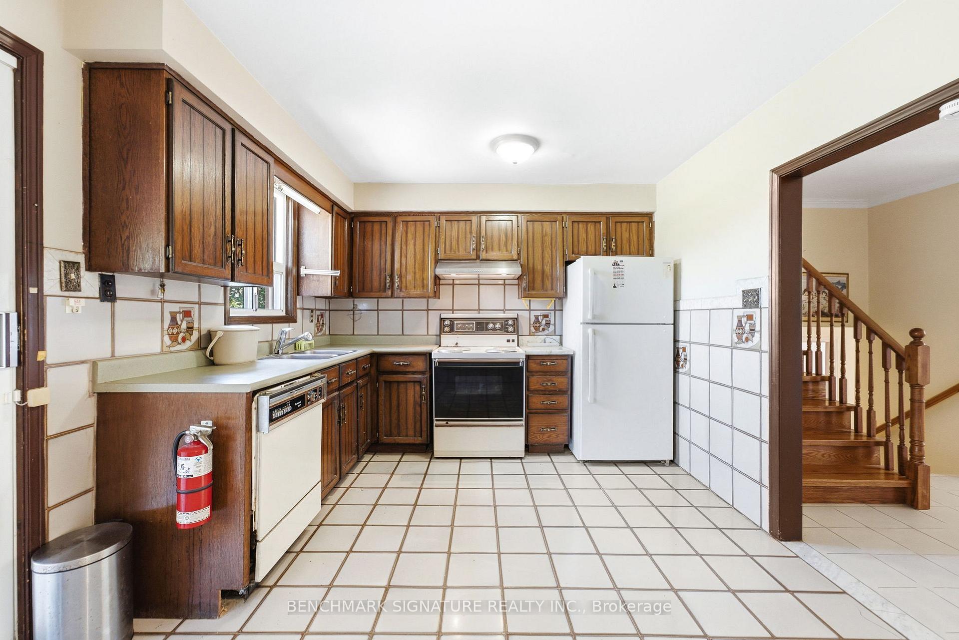 Photo 16 of 51 Baybrook Crescent, Scarborough, Woburn — HOMEH