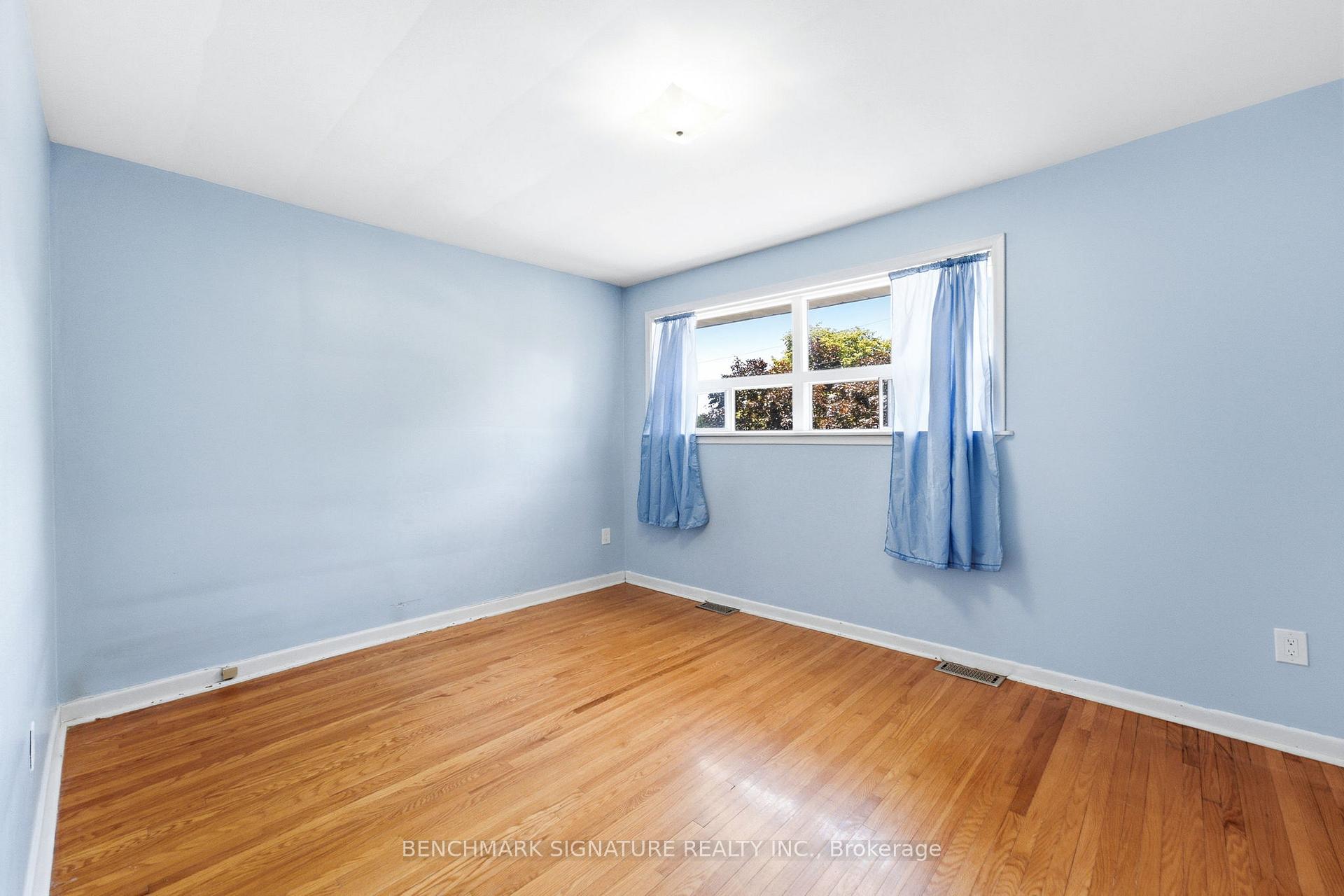 Photo 22 of 51 Baybrook Crescent, Scarborough, Woburn — HOMEH