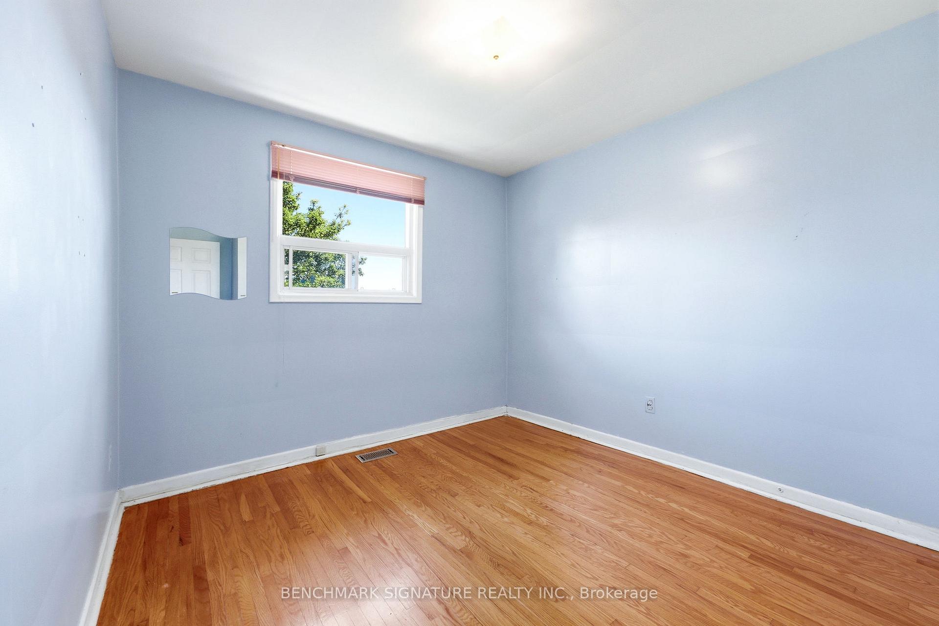 Photo 26 of 51 Baybrook Crescent, Scarborough, Woburn — HOMEH