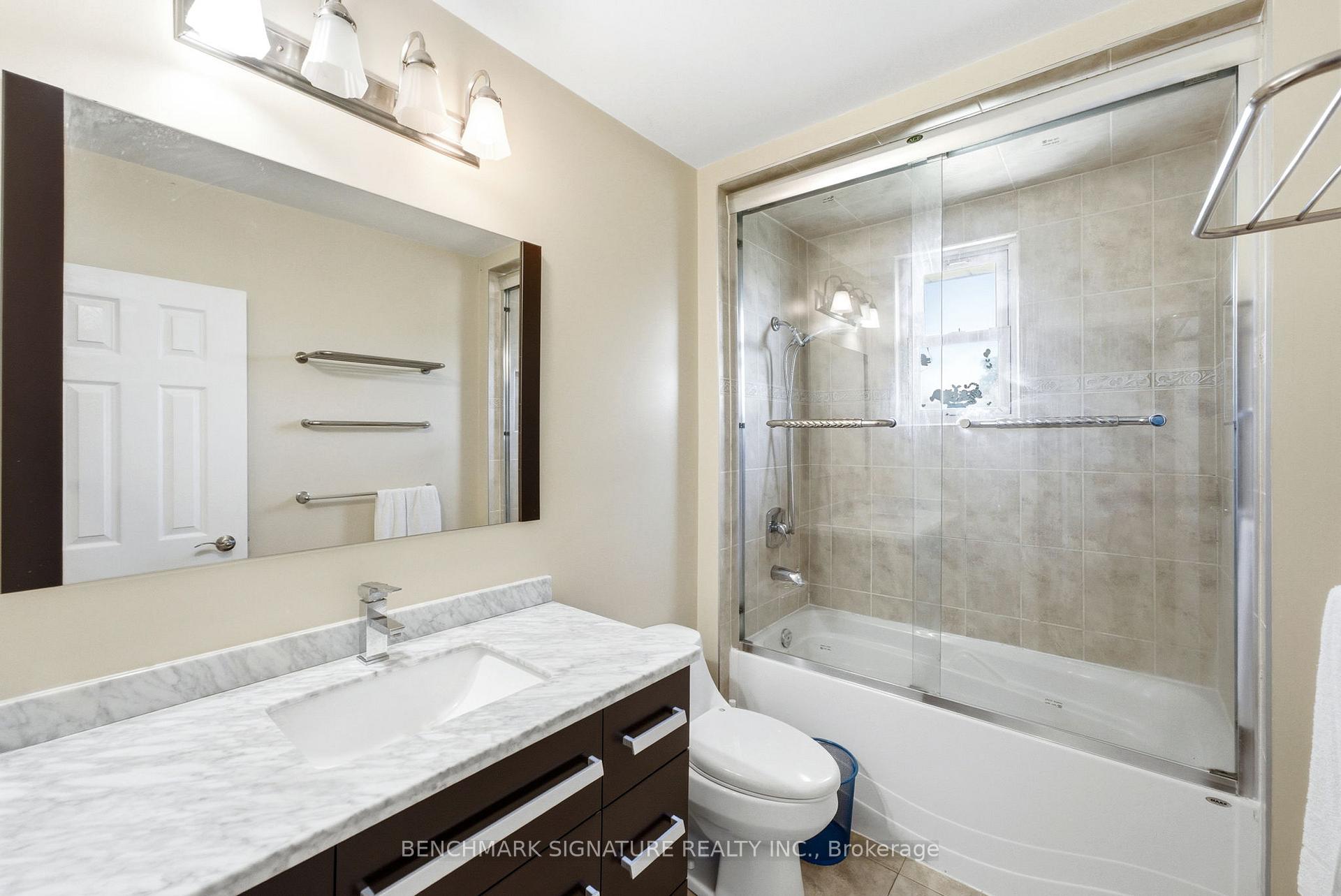 Photo 27 of 51 Baybrook Crescent, Scarborough, Woburn — HOMEH