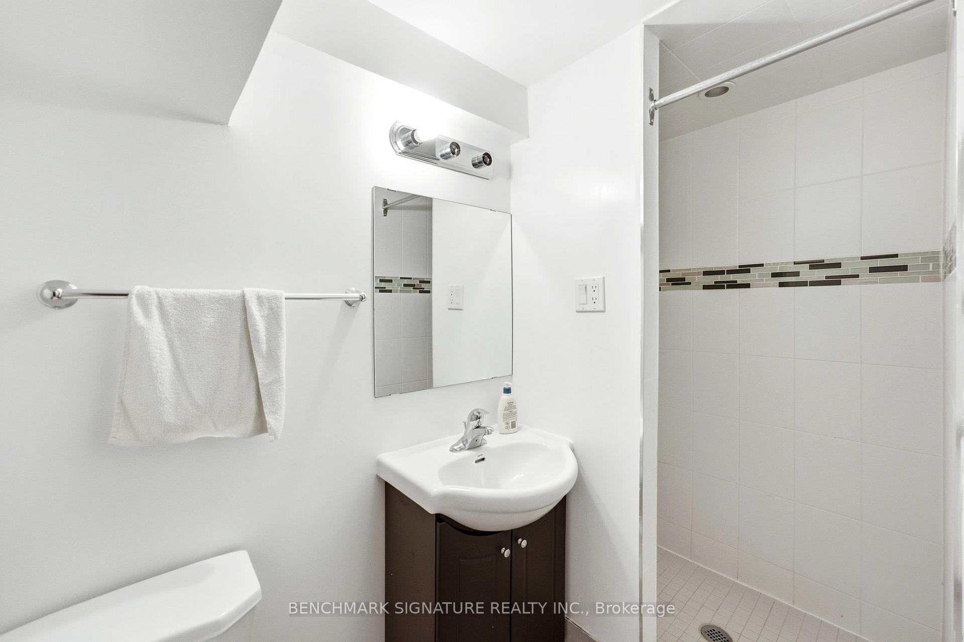 Photo 31 of 51 Baybrook Crescent, Scarborough, Woburn — HOMEH