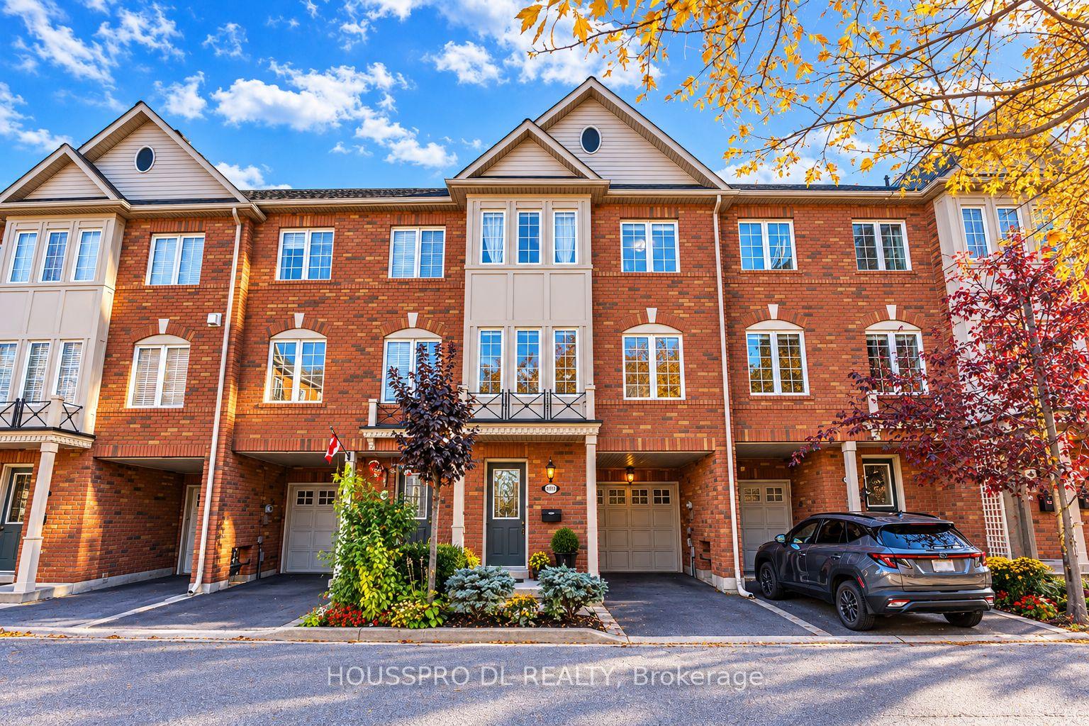 Photo 3 of Unit 12, 619 Evans Avenue, Etobicoke, Alderwood — HOMEH