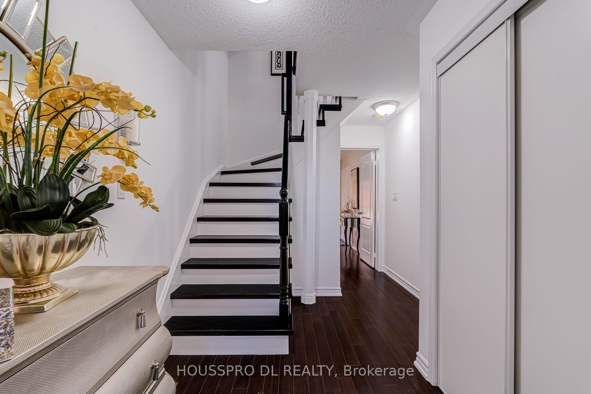 Photo 4 of Unit 12, 619 Evans Avenue, Etobicoke, Alderwood — HOMEH