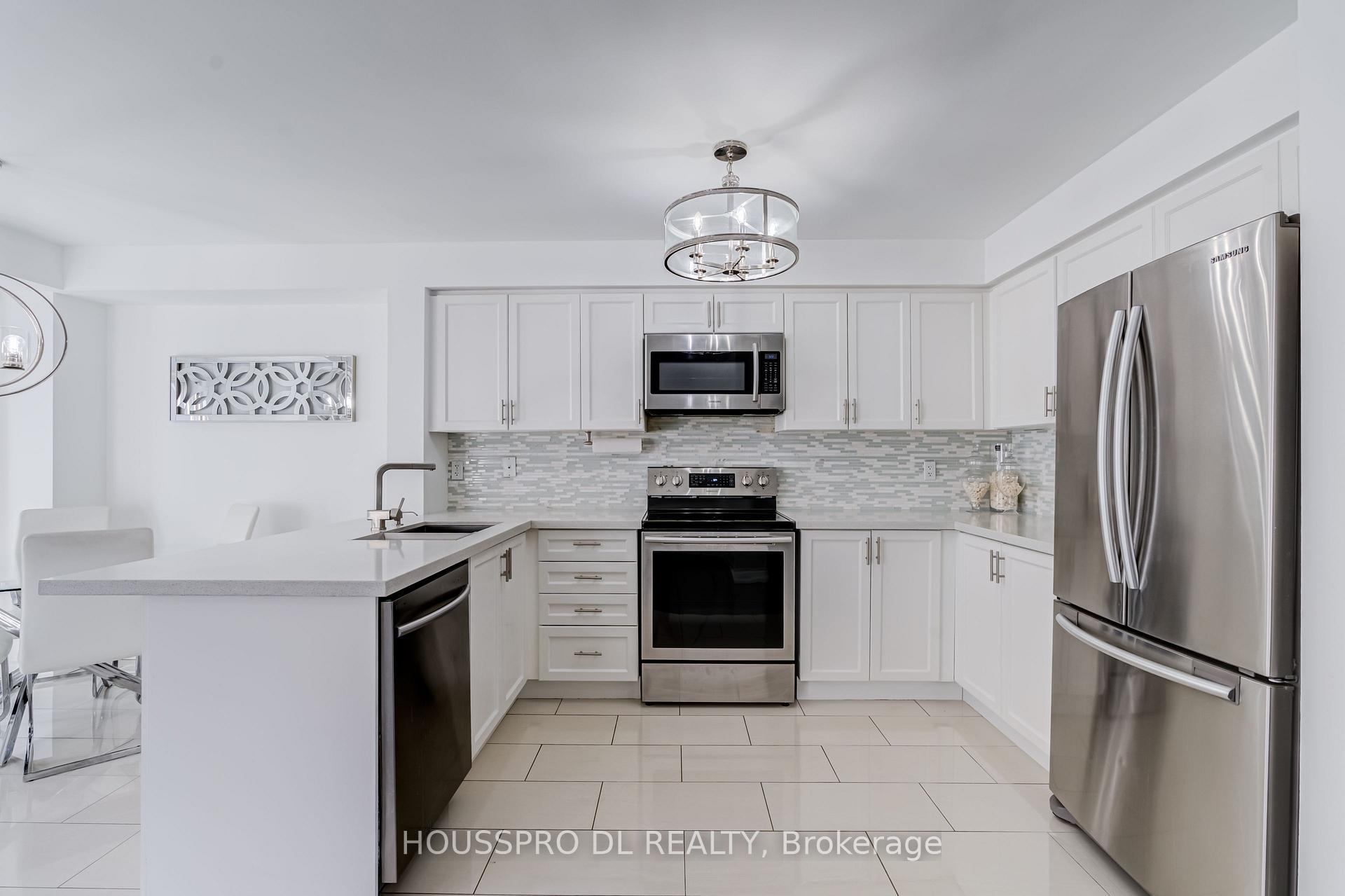 Photo 13 of Unit 12, 619 Evans Avenue, Etobicoke, Alderwood — HOMEH
