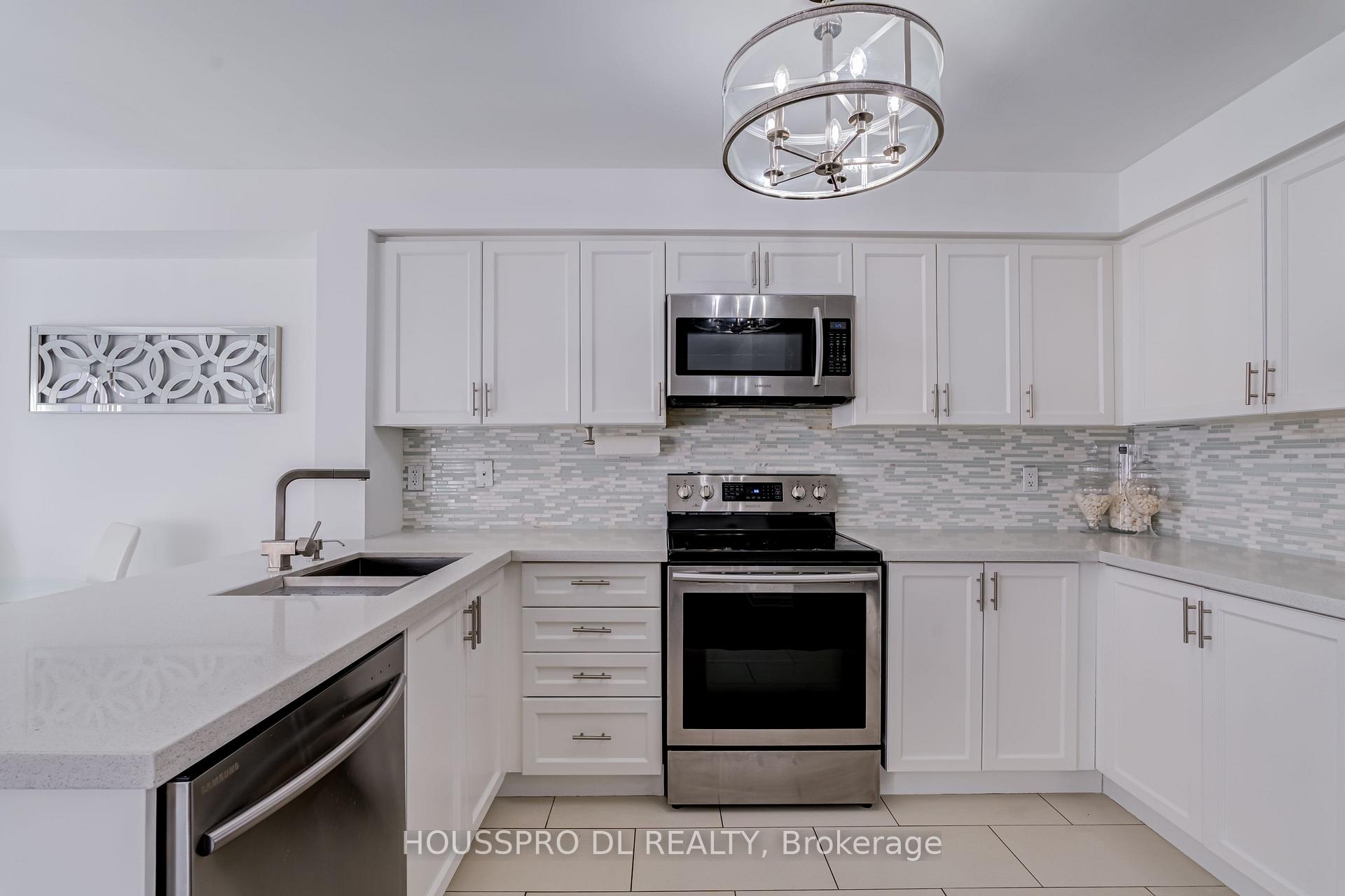 Photo 17 of Unit 12, 619 Evans Avenue, Etobicoke, Alderwood — HOMEH
